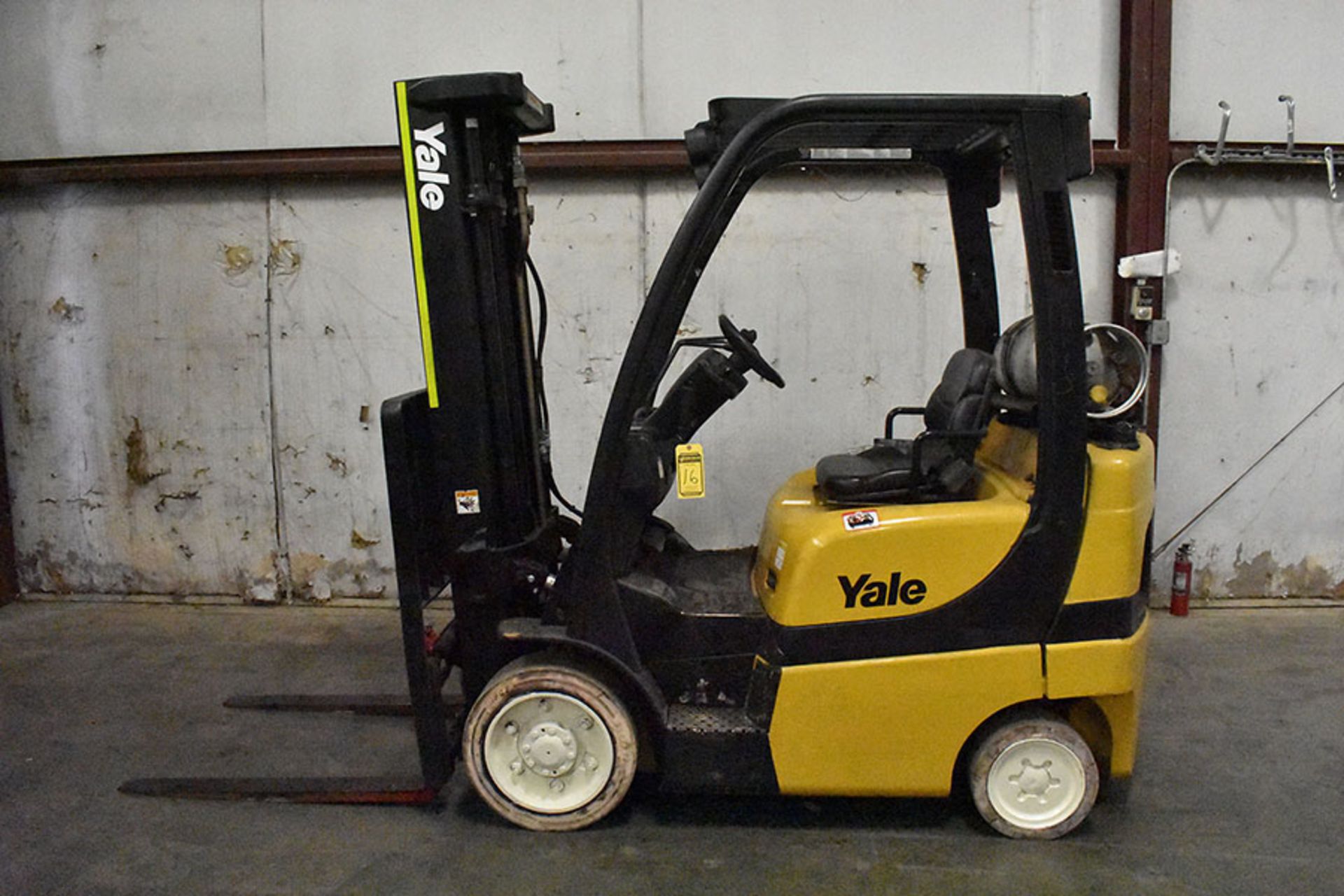 2005 YALE 5,000-LB., MODEL: GLC050VX, S/N: A910V02559C, LPG, LEVER SHIFT, SOLID TIRES, 200'` - Image 3 of 5