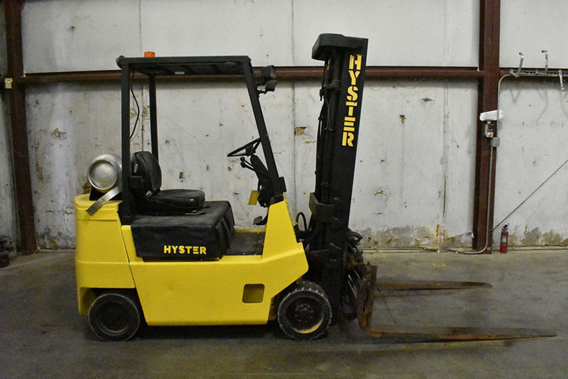 1992 HYSTER 6,000-LB., MODEL: S50XL, S/N: C187V03430N, LPG, MONOTROL, SOLID TIRES, 187'` RAISED/82'`