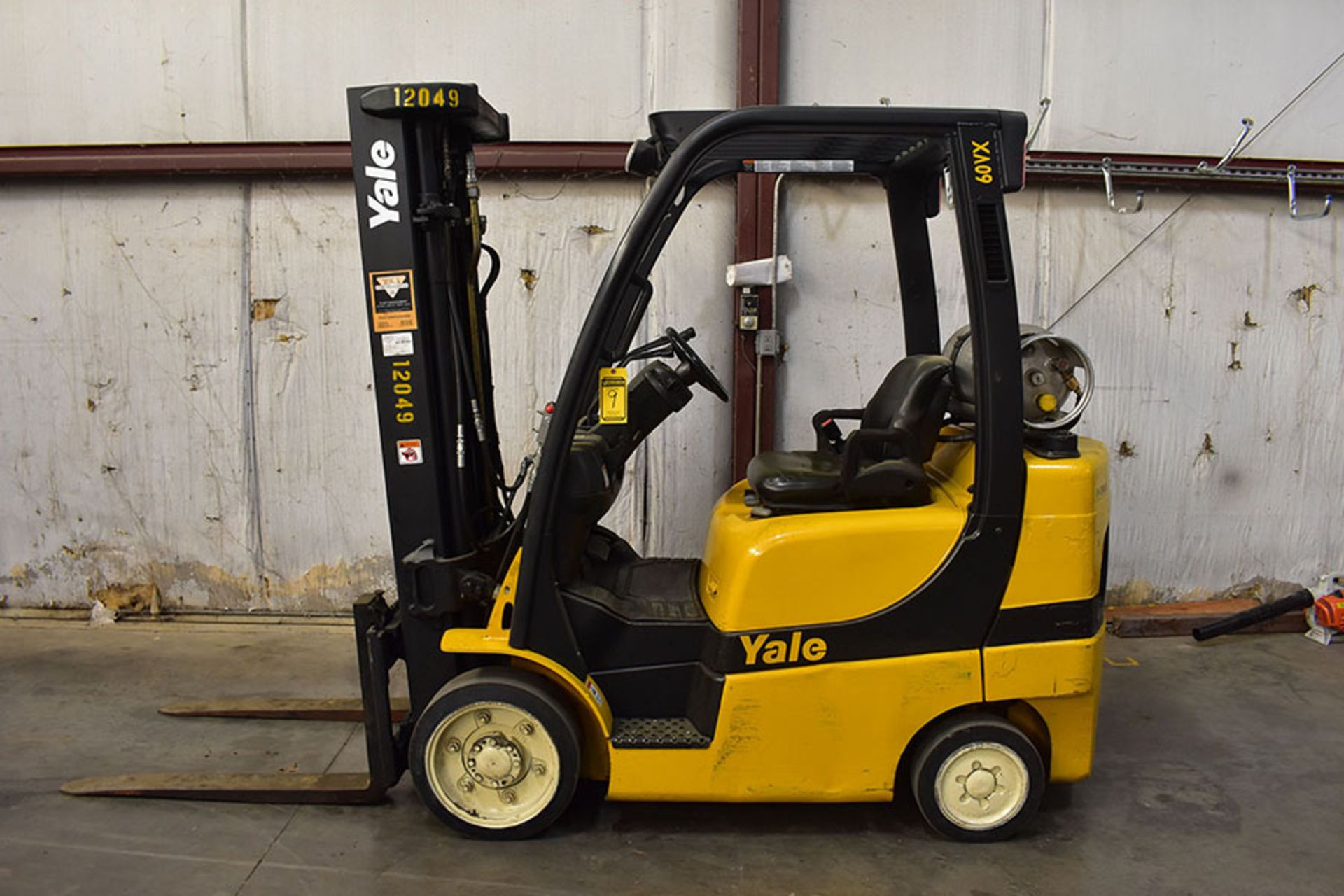 2007 YALE 6,000-LB., MODEL: GLC060VX, S/N: A910V10491E, LPG, LEVER SHIFT, SOLID TIRES, 188'` - Image 4 of 5