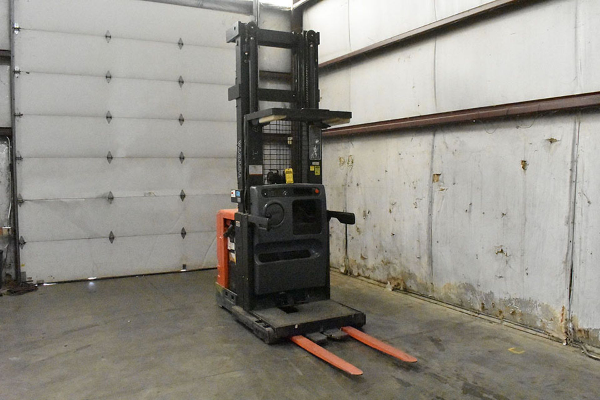 2011 TOYOTA 3,000-LB. ORDER PICKER; MODEL: 6BPU15; S/N: 72497; W/ 24-VOLT ELECTRIC BATTERY; 300'` - Image 2 of 5