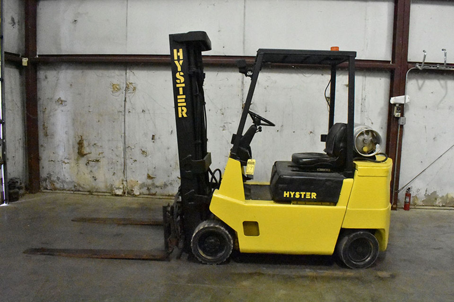 1992 HYSTER 6,000-LB., MODEL: S50XL, S/N: C187V03430N, LPG, MONOTROL, SOLID TIRES, 187'` RAISED/82'` - Image 3 of 5