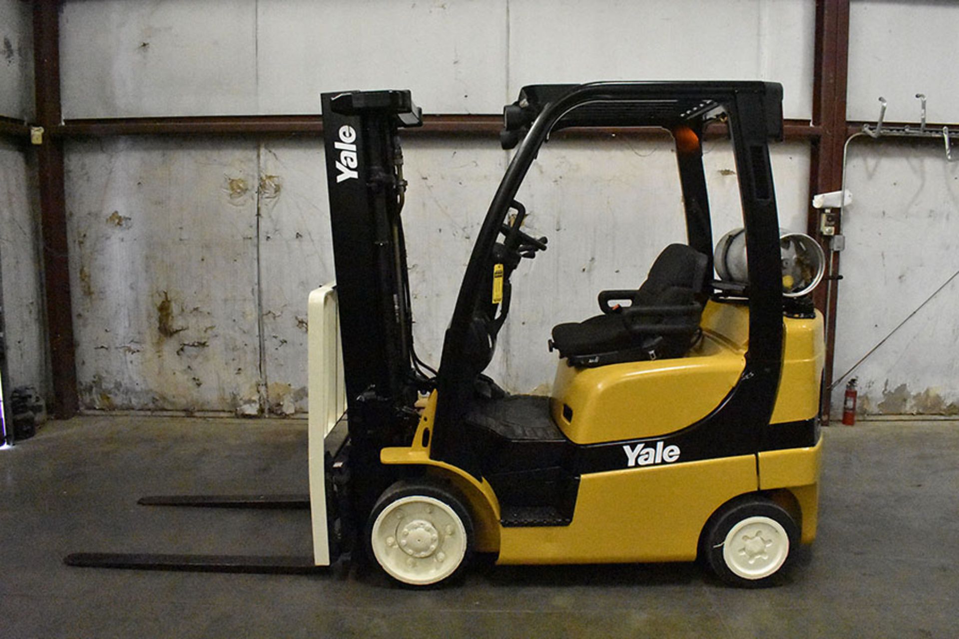 2010 YALE 5,000-LB., MODEL: GLC050VX, S/N: A910V16533H, LPG, LEVER SHIFT, SOLID TIRES, 195'` - Image 3 of 5