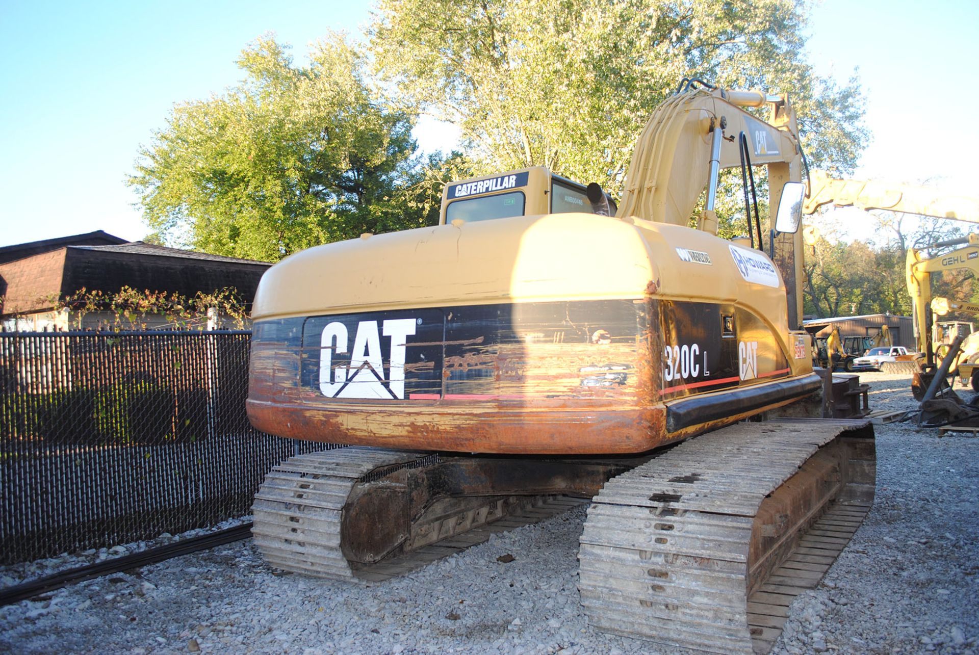 2002 CATERPILLAR 320CL HYDRAULIC EXCAVATOR; PIN ANB00446, 44'' ROCK BUCKET, CAB WITH A/C, 5,962 - Image 6 of 9