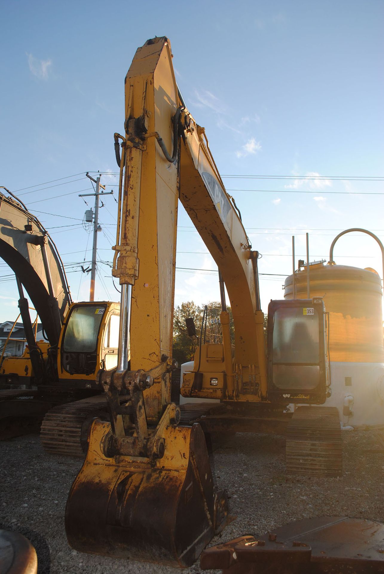 2002 CATERPILLAR 320CL HYDRAULIC EXCAVATOR; PIN ANB00446, 44'' ROCK BUCKET, CAB WITH A/C, 5,962 - Image 3 of 9