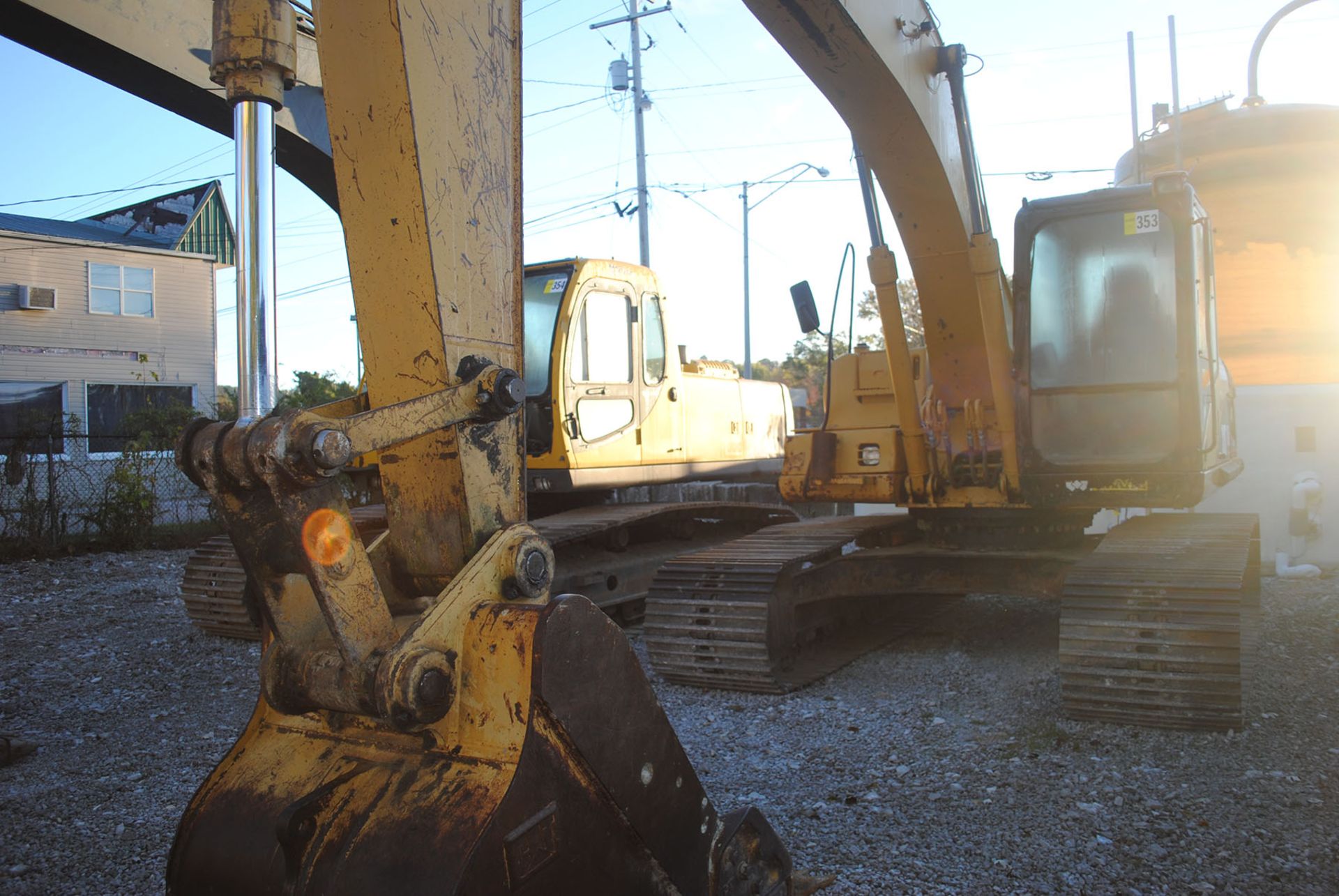 2002 CATERPILLAR 320CL HYDRAULIC EXCAVATOR; PIN ANB00446, 44'' ROCK BUCKET, CAB WITH A/C, 5,962 - Image 2 of 9