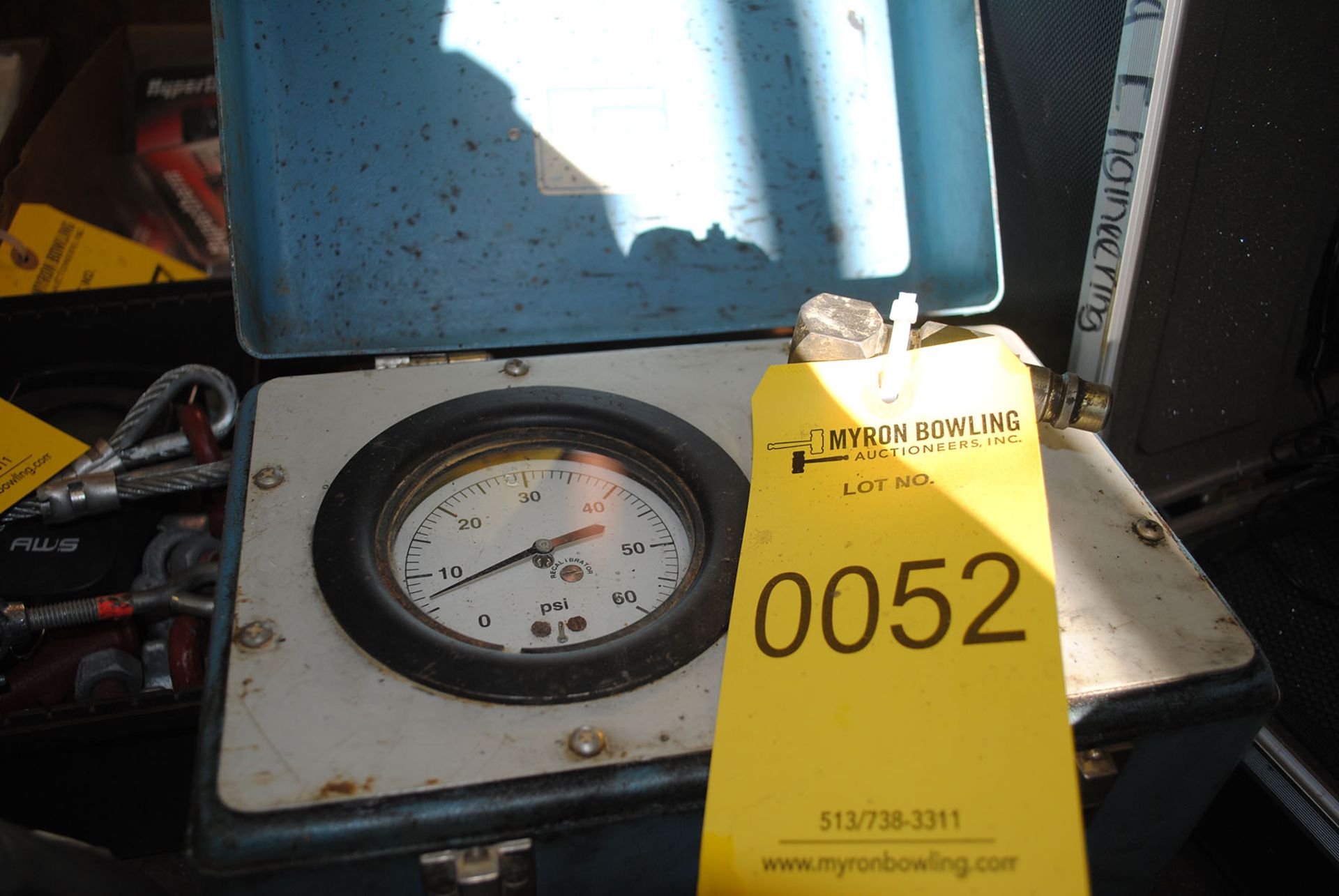 INTERNATIONAL CONSTRUCTION EQUIPMENT PRESSURE GAUGE