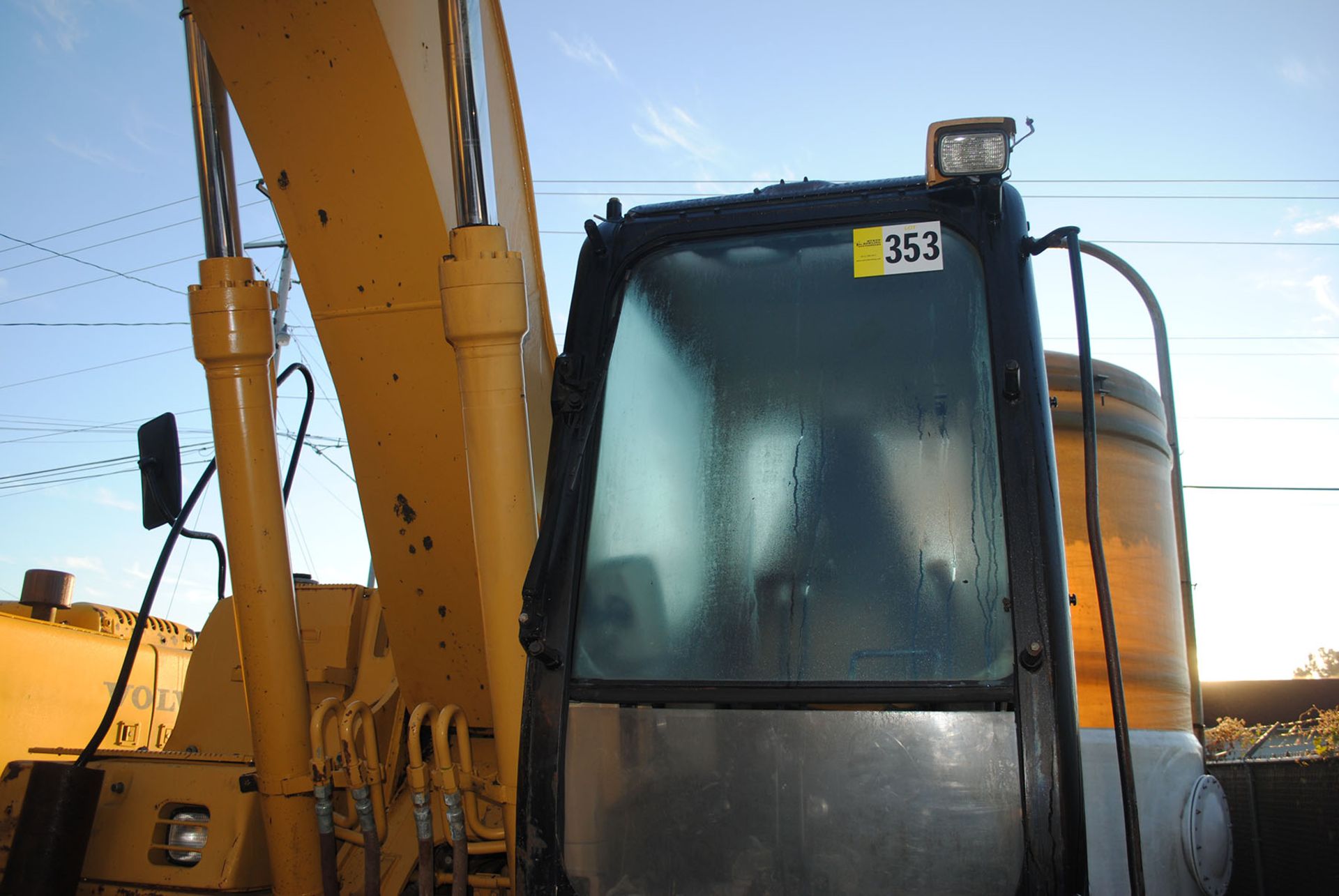 2002 CATERPILLAR 320CL HYDRAULIC EXCAVATOR; PIN ANB00446, 44'' ROCK BUCKET, CAB WITH A/C, 5,962