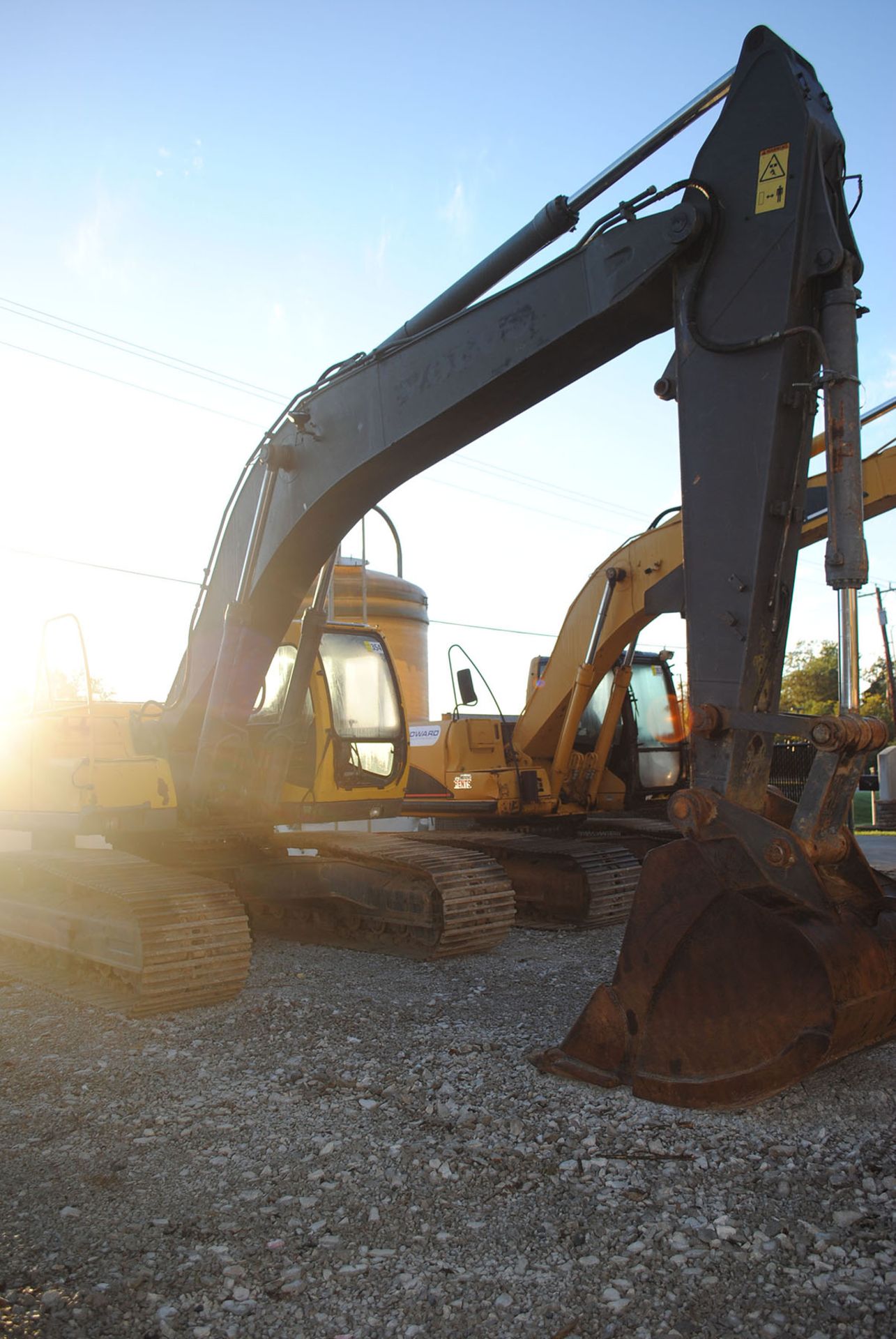 2001 VOLVO E290LC HYDRAULIC EXCAVATOR; PIN EC2906LCC-03657, 10,500 COUNTERWEIGHT, ENCLOSED CAB - Image 3 of 6