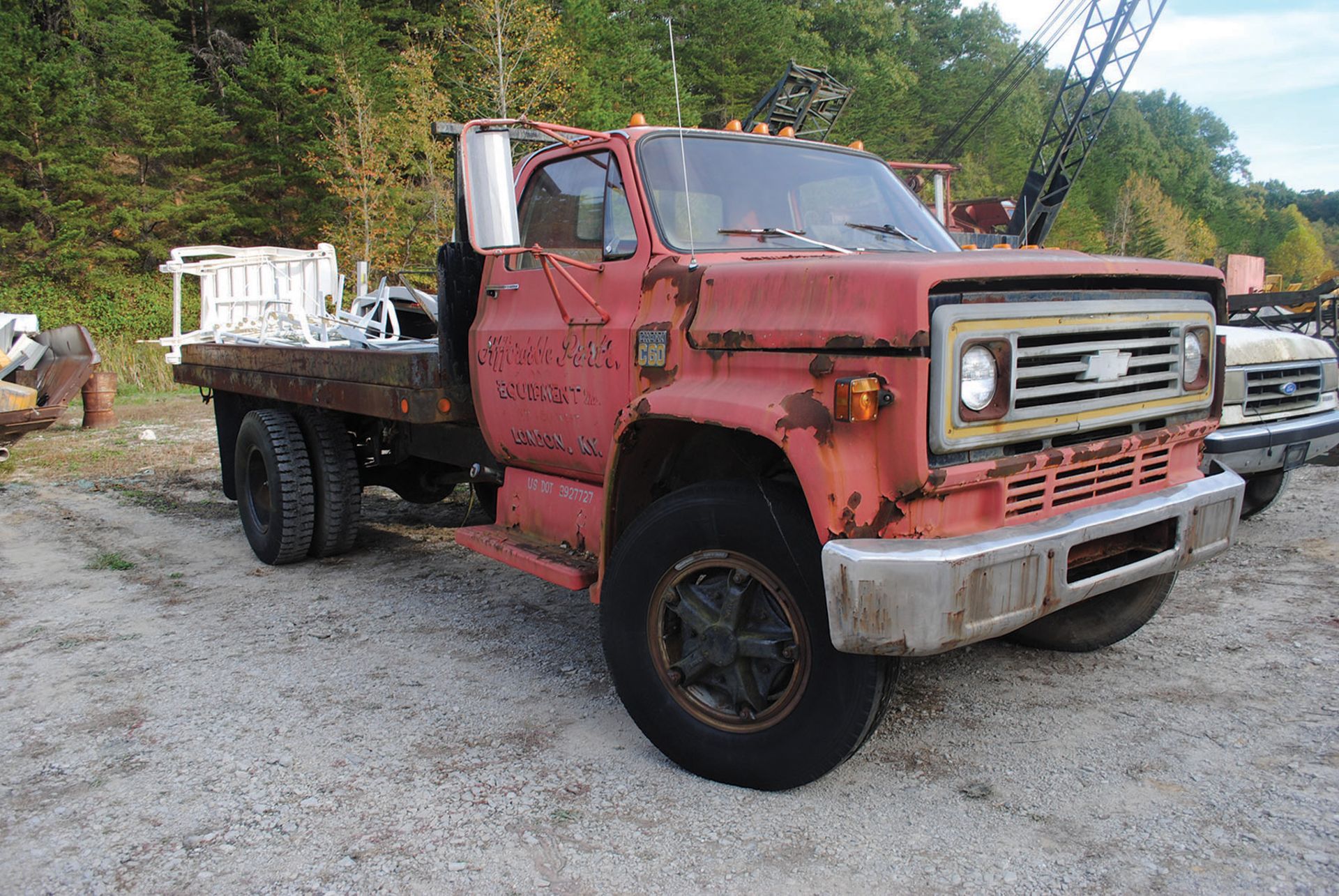 CHEVROLET C60 CUSTOM DELUXE STEEL FLATBED - Image 2 of 2