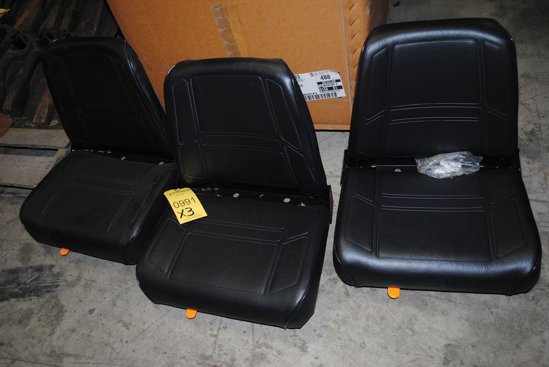 BLACK VINYL SEATS (X3)