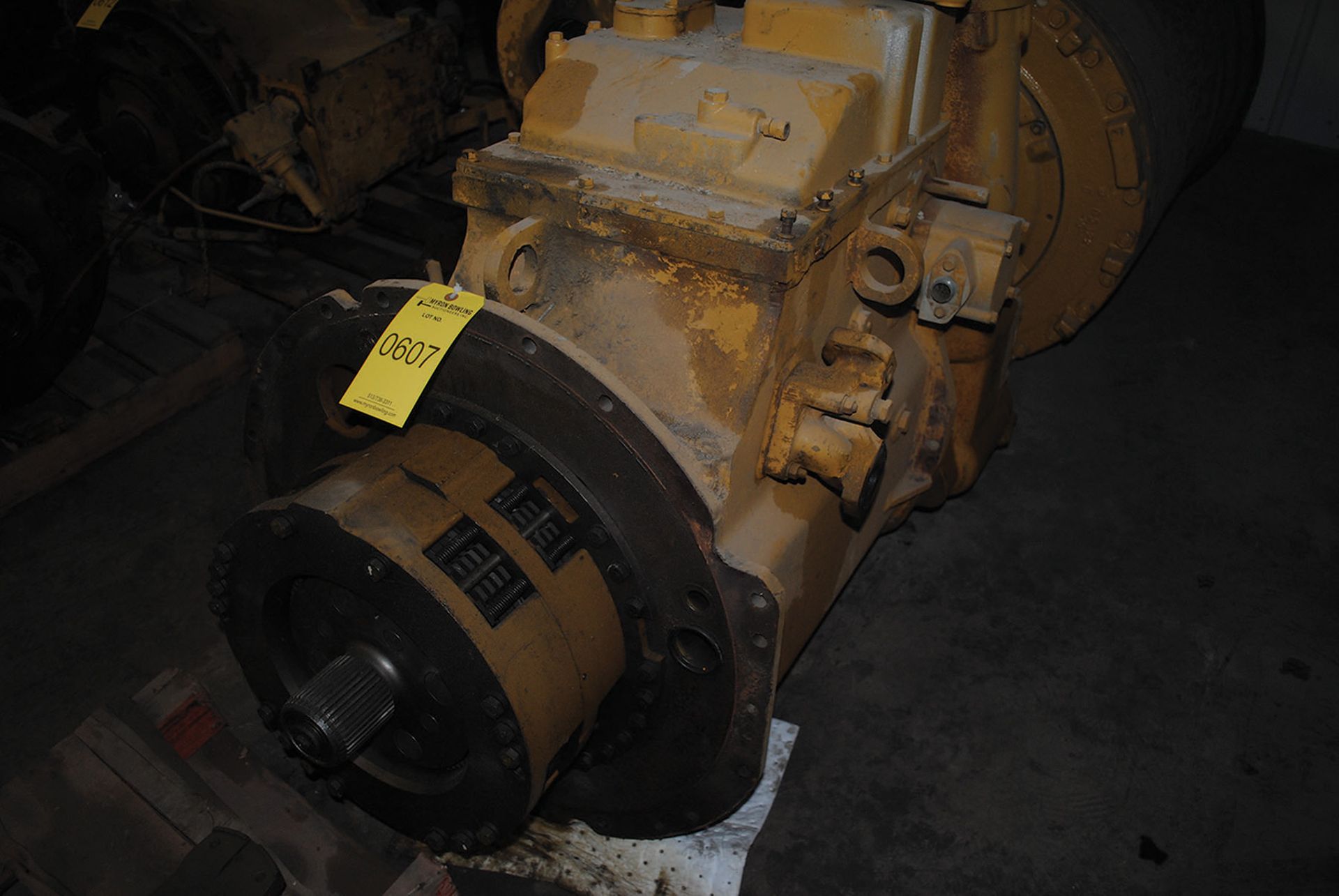 637D FRONT TRANSMISSION (RUNNING TAKE OUT)