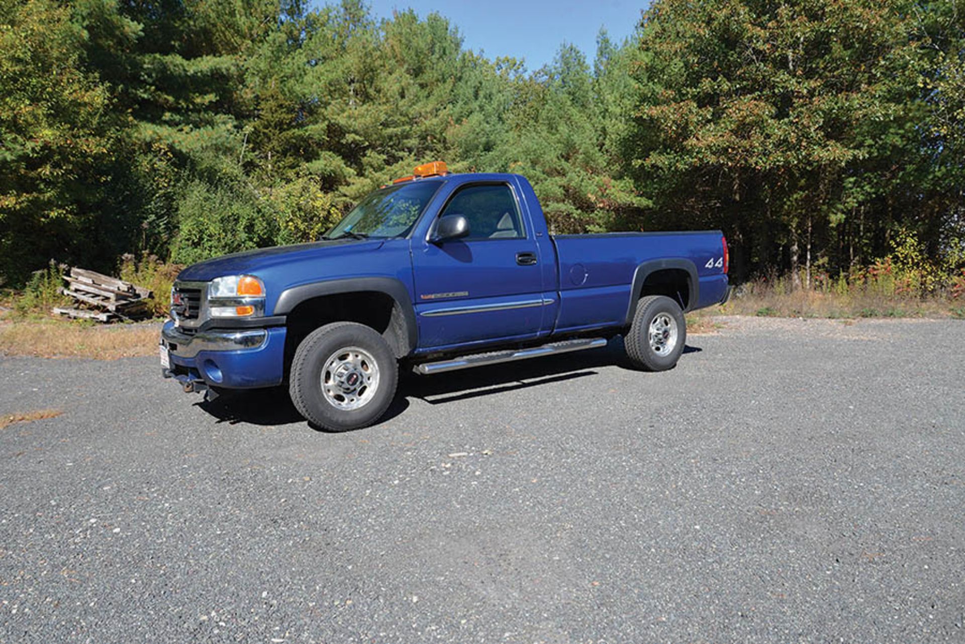 2003 GMC SIERRA 2500HD PICKUP TRUCK, 4 X 4, 8' BED, CHROME RUNNING BOARDS - Image 2 of 2