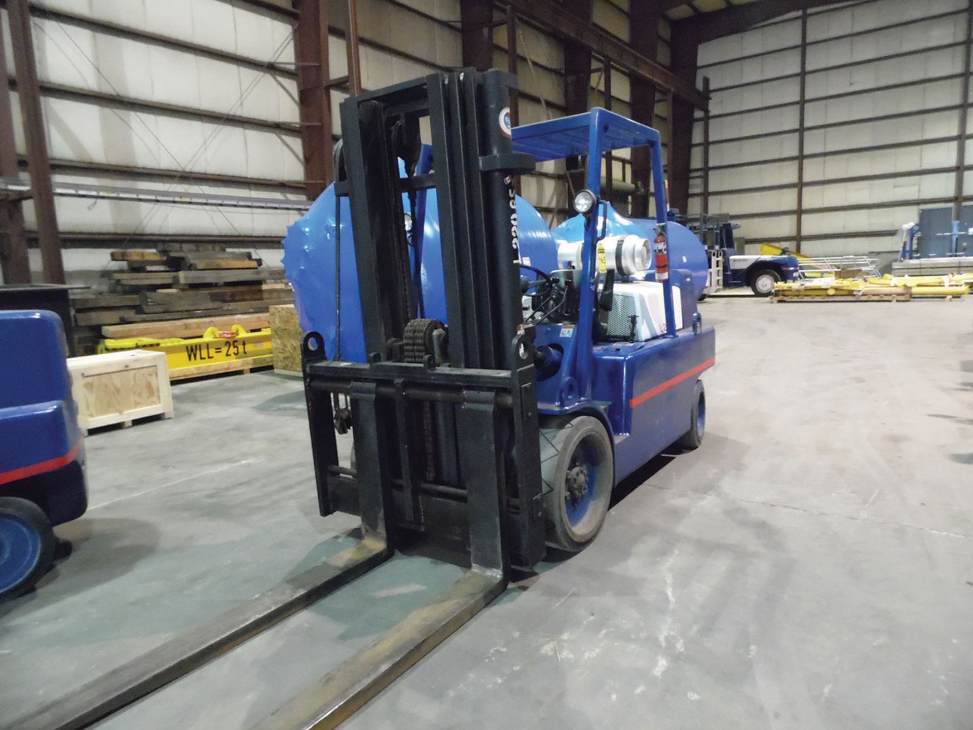 2002 LOWRY 22,000-LB. CAP. FORKLIFT, MODEL L220RS, LP GAS, 360 HOURS, 96'' 3-STAGE MAST, 140'' LIFT, - Image 2 of 2