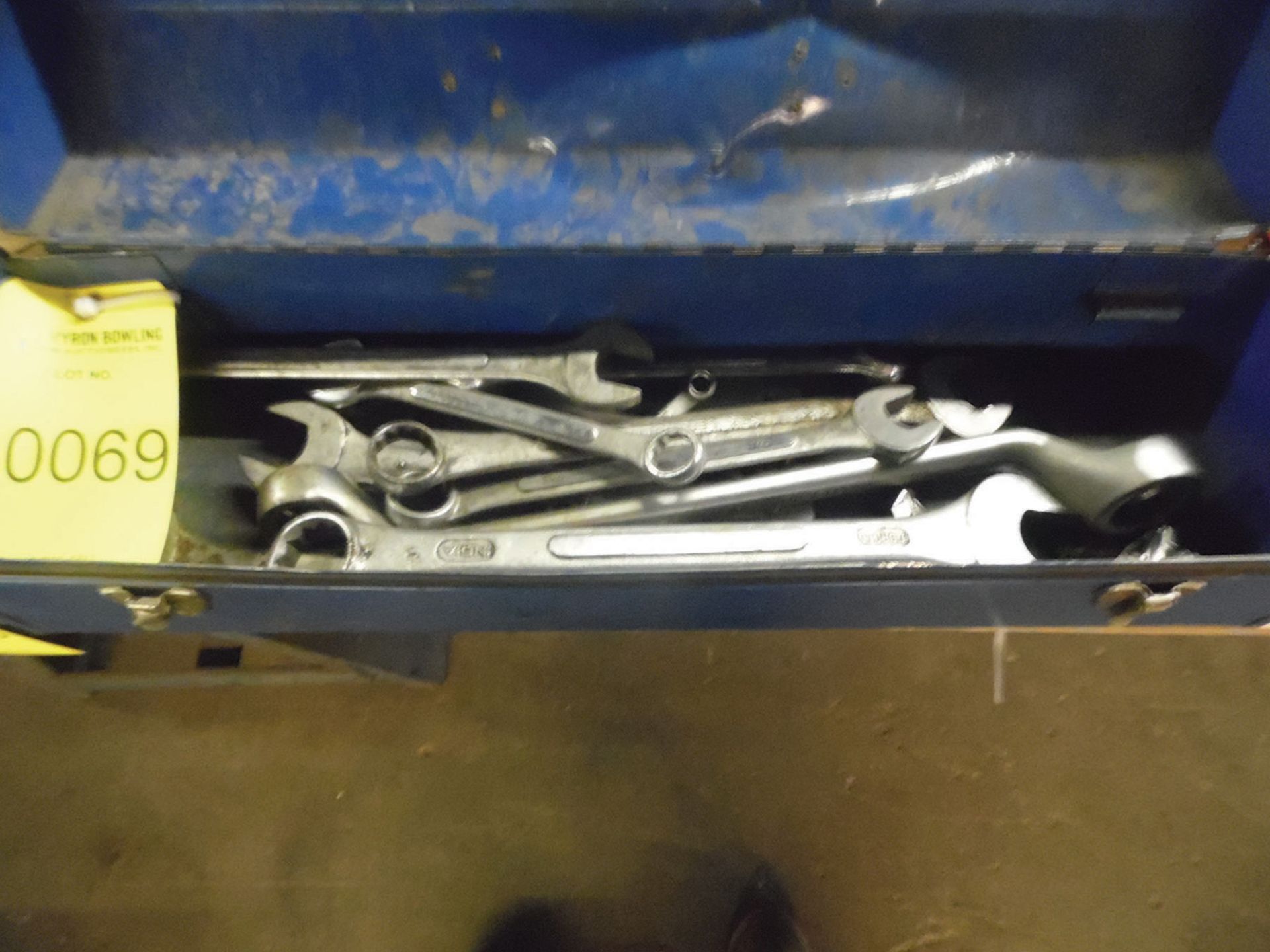(LOT) ASSORTED WRENCHES
