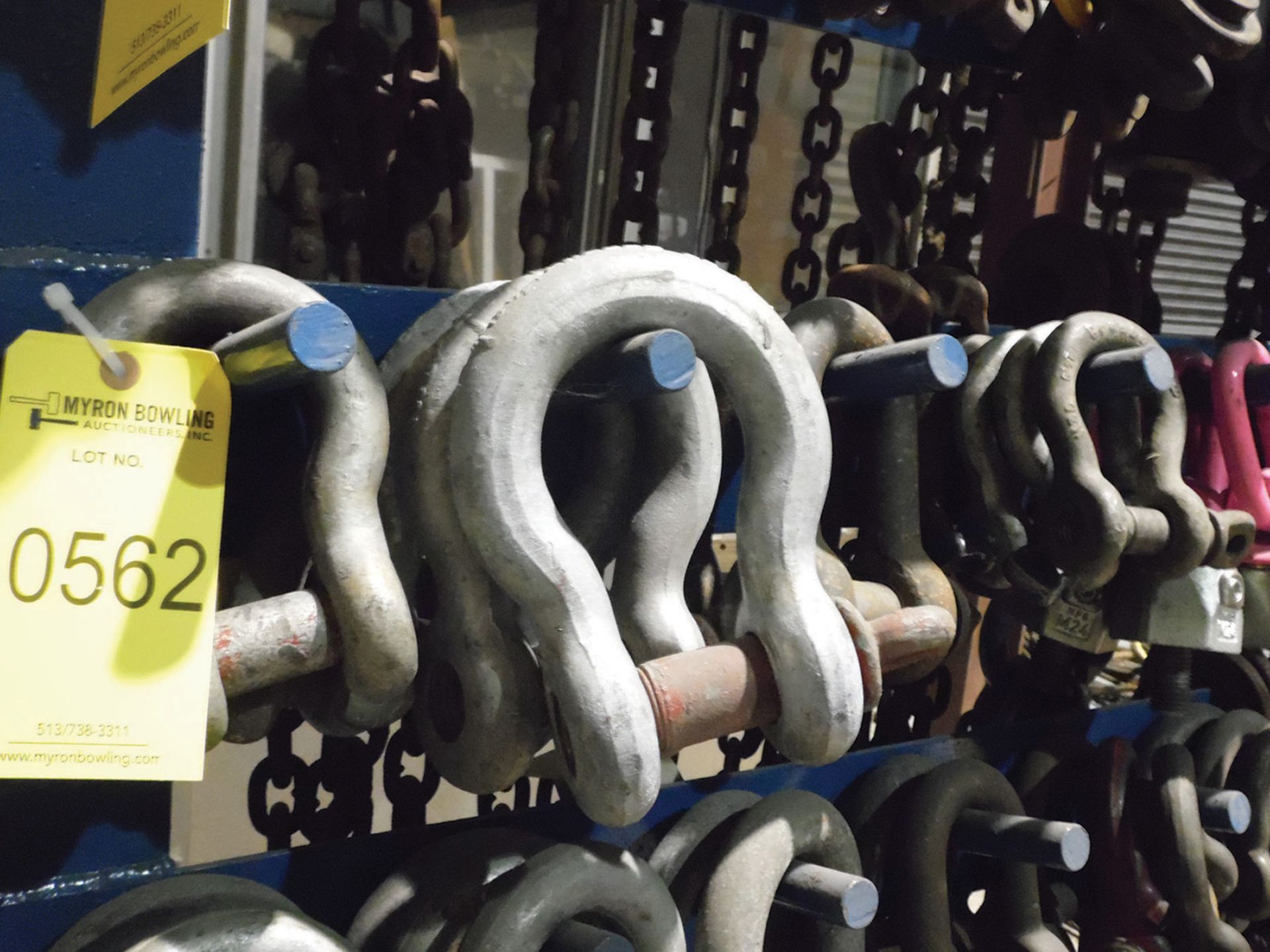 (LOT) ASSORTED SIZES OF SHACKLES & LIFT EYES