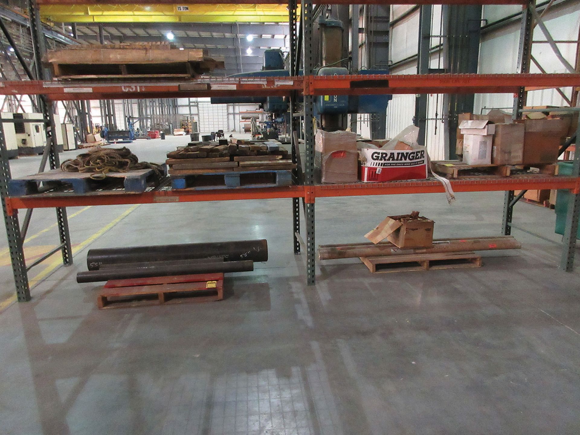 CONTENTS OF PALLET RACK W/ VALVES AND PIPE