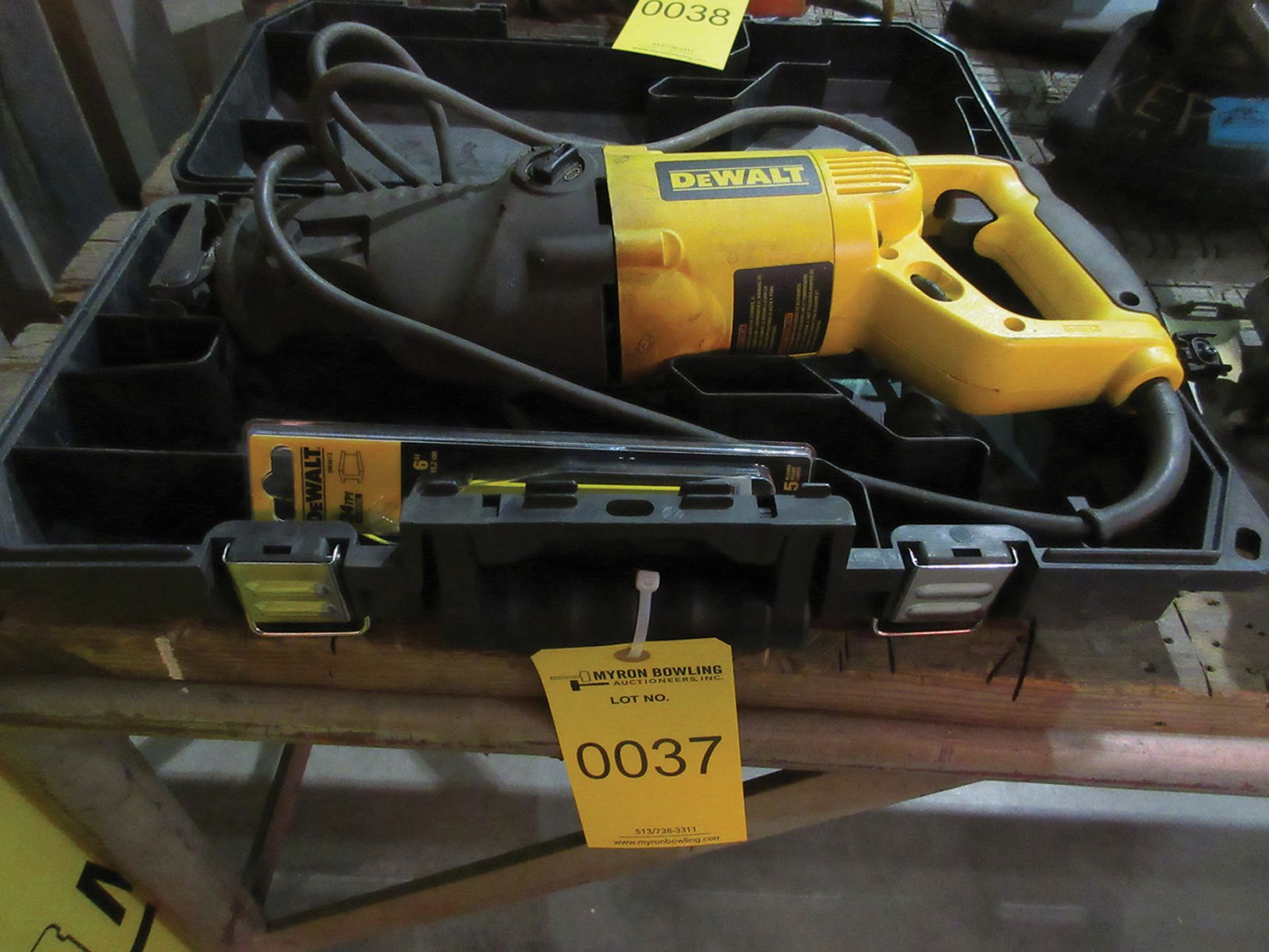 DEWALT DW311 VS RECIPROCATING SAW; 1 1/8'' STROKE, S/N 021978