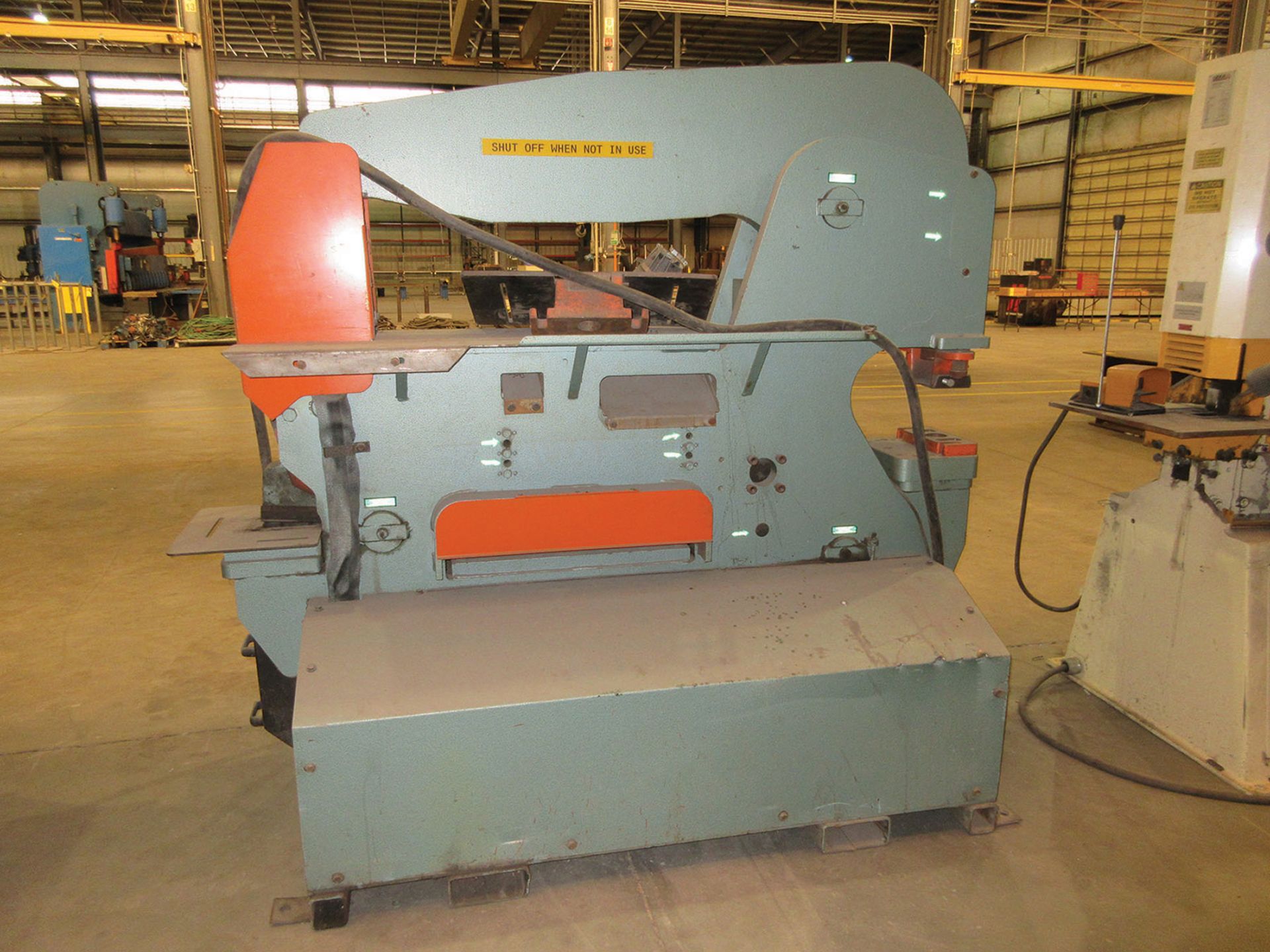 2010 SCOTCHMAN D0120-24M IRONWORKER; PUNCH, SHEAR, NOTCH, ANGLE CUTTING, 12'' THROAT, 120-TON PUNCH, - Bild 2 aus 3