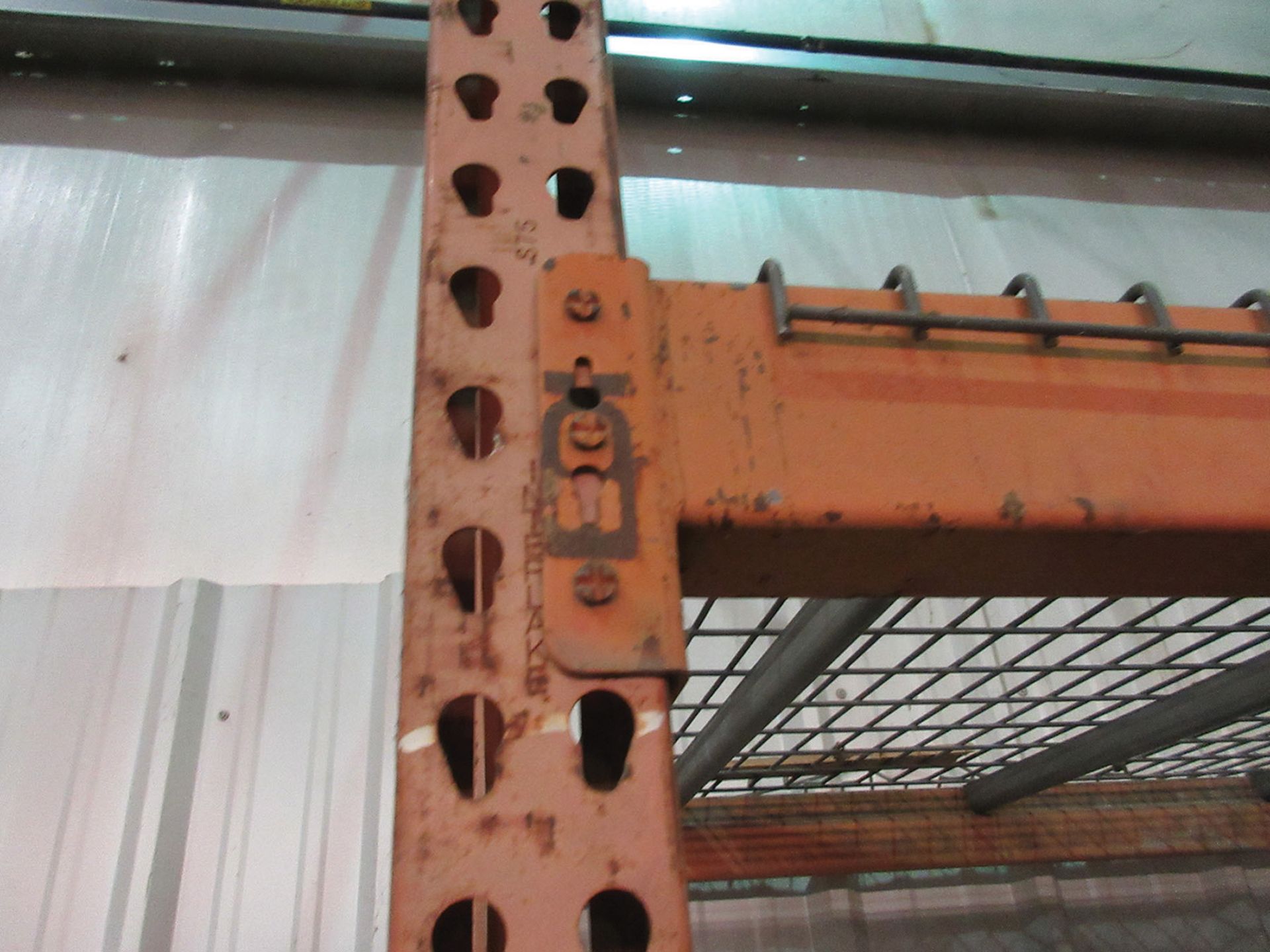 (1) SECTION OF TEARDROP STYLE PALLET RACK: (2) 16' UPRIGHTS, (4) 96'' CROSS BEAMS, (4) PIECES OF - Bild 2 aus 2