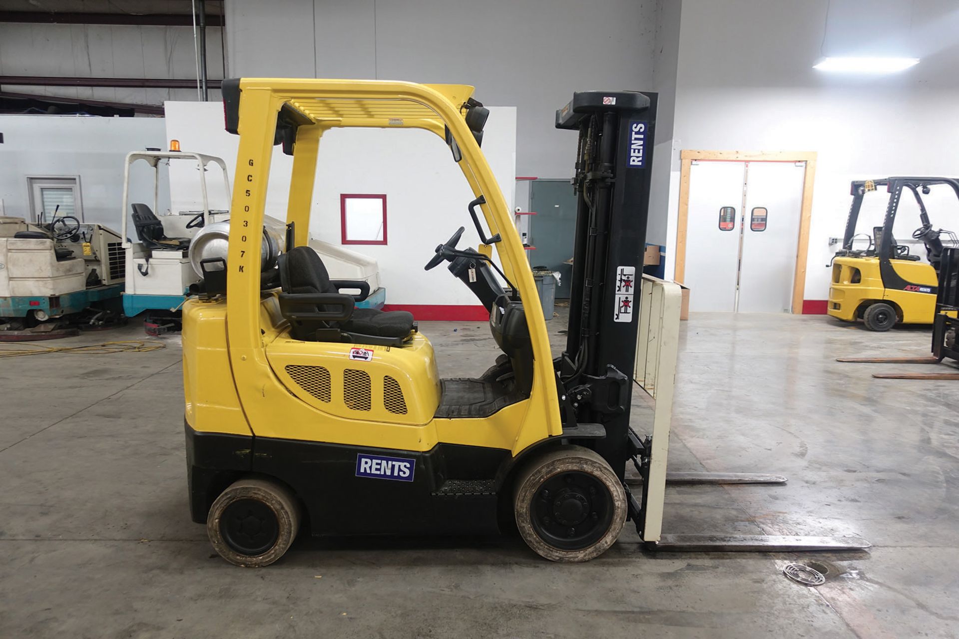 2012 HYSTER 5,000 LB. CAPACITY FORKLIFT; MODEL S50FT, S/N F187V20307K, LPG, SOLID NON-MARKING TIRES, - Image 3 of 5