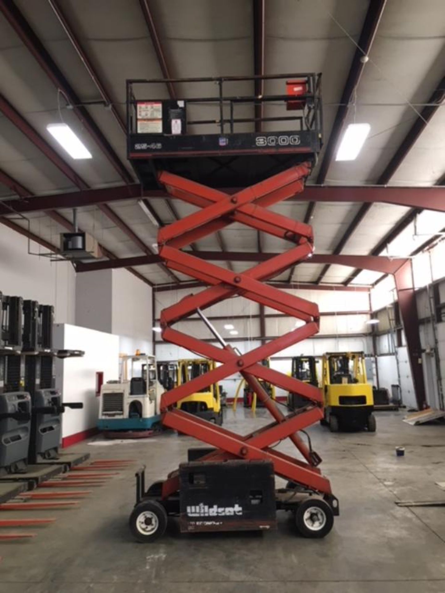 SNORKEL ECONOMY 25' SCISSOR LIFT, MODEL: 2546, S/N: 910-785-0292, 750 LB. CAPACITY, EXTENDABLE DECK - Image 6 of 7