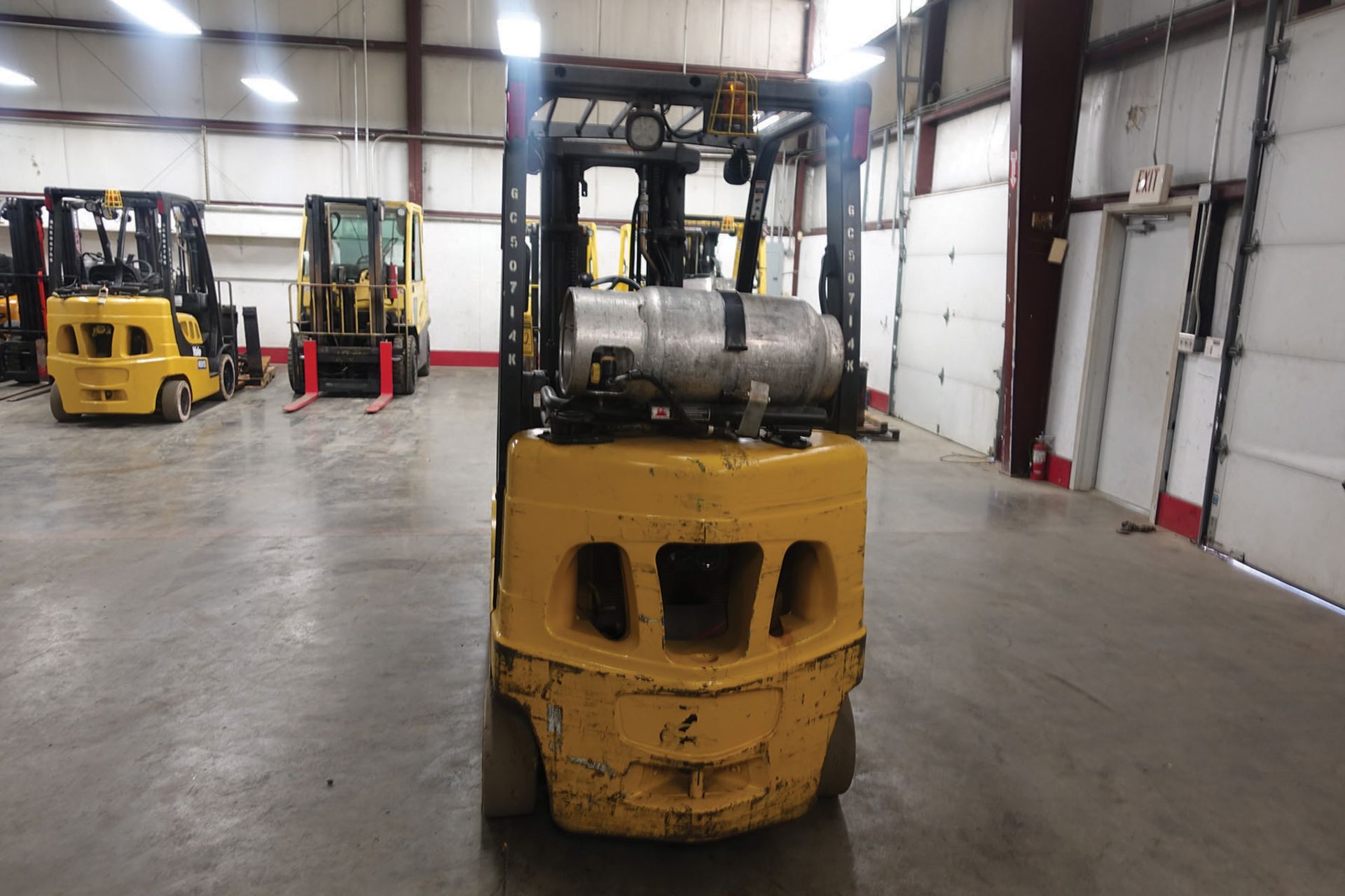 2012 YALE 5,000 LB. CAPACITY FORKLIFT; MODEL GLC050, S/N A910V19714K, LPG, SOLID NON-MARKING - Image 4 of 5