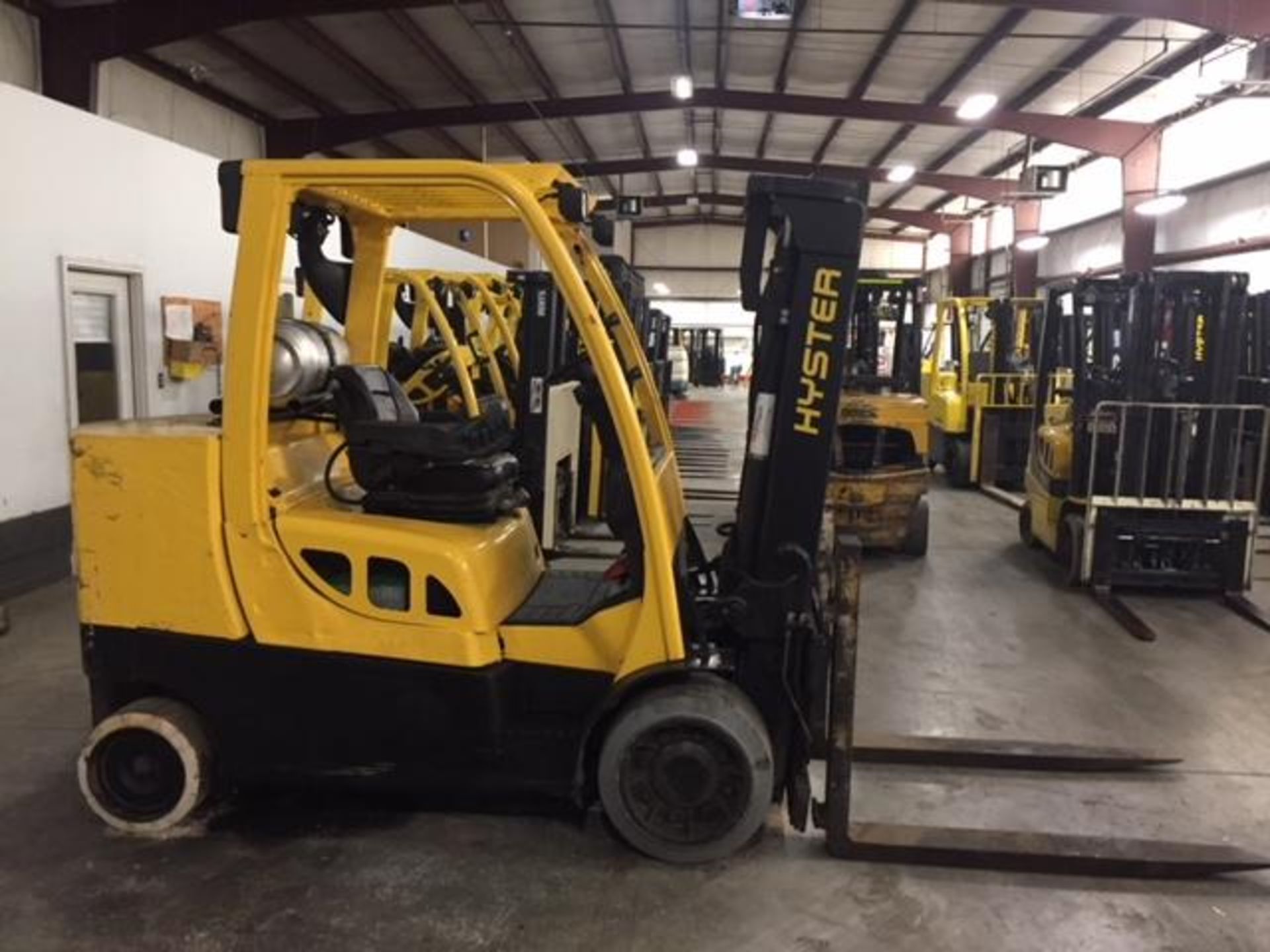 2012 HYSTER 12,000 LB. CAPACITY FORKLIFT; MODEL S120FT, S/N G004V06683K, LPG, SOLID NON-MARKING - Image 2 of 4