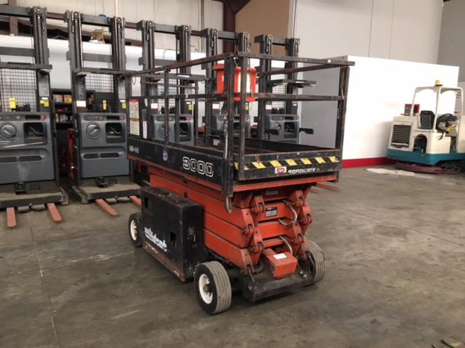 SNORKEL ECONOMY 25' SCISSOR LIFT, MODEL: 2546, S/N: 910-785-0292, 750 LB. CAPACITY, EXTENDABLE DECK - Image 2 of 7