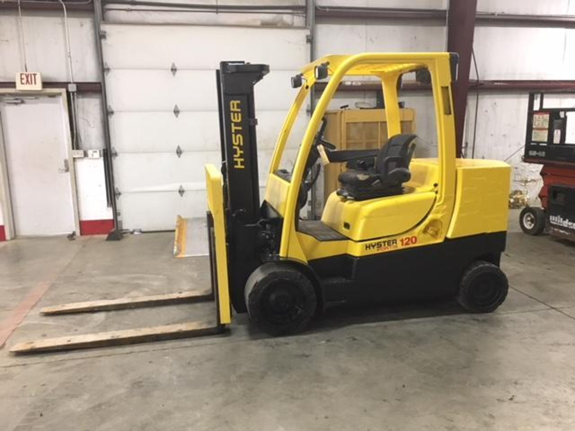 2012 HYSTER 12,000 LB. CAPACITY FORKLIFT; MODEL S12FT, S/N G004V06713K, GAS, SOLID TIRES, 83'' LOWER