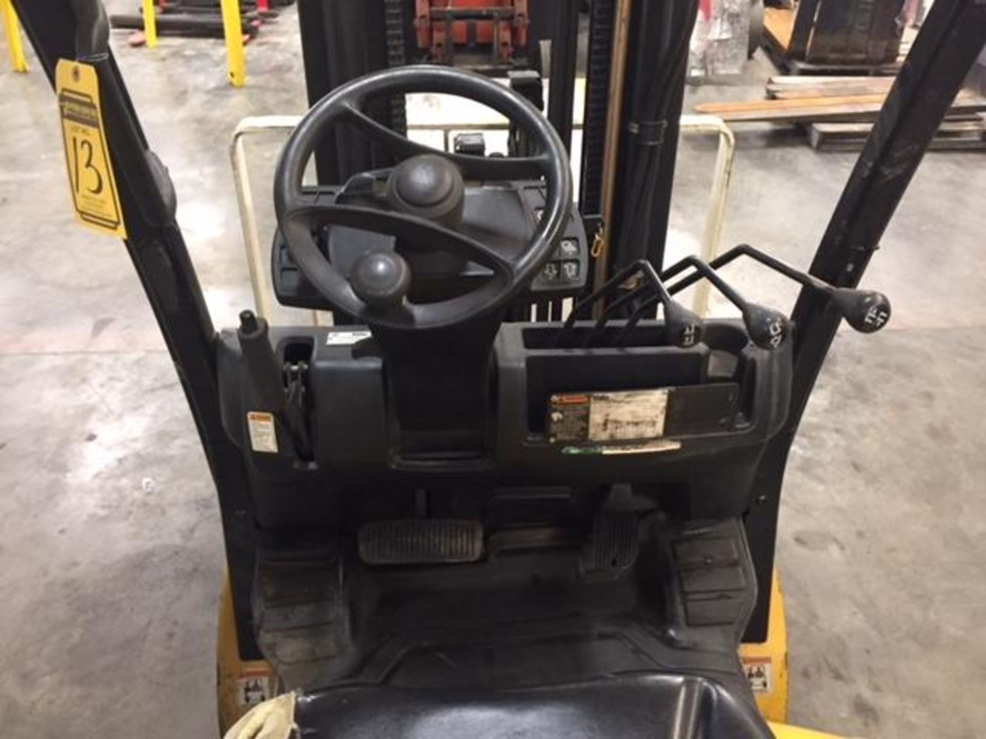 2011 YALE 5,000 LB. CAPACITY FORKLIFT; MODEL GLC050, S/N A910V18524J, LPG, SOLID NON-MARKING - Image 2 of 7