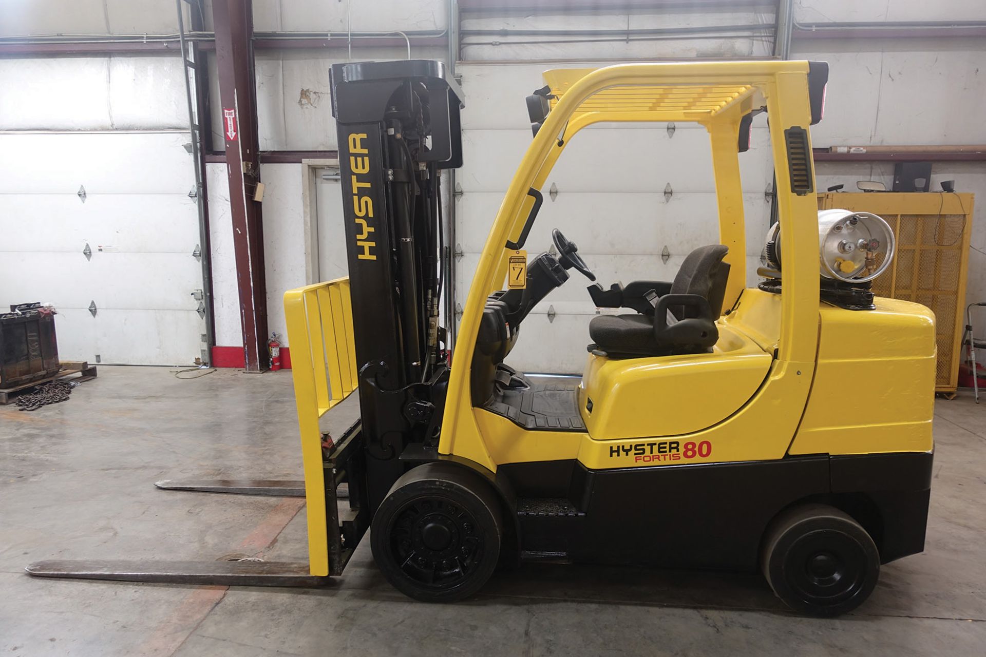 2007 HYSTER 8,000 LB. CAPACITY FORKLIFT; MODEL S80FT, S/N G004V02481E, LPG, SOLID TIRES, 87''