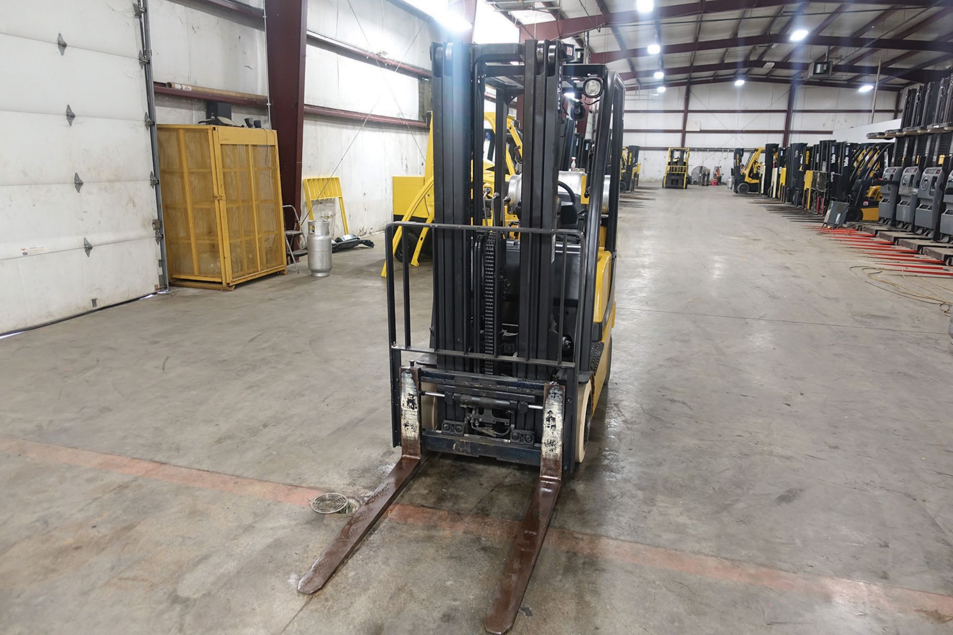 2012 YALE 3,000 LB. CAPACITY FORKLIFT; MODEL GLC030, S/N C809V06321K, LPG, SOLID TIRES, 82'' LOWERED - Image 2 of 5