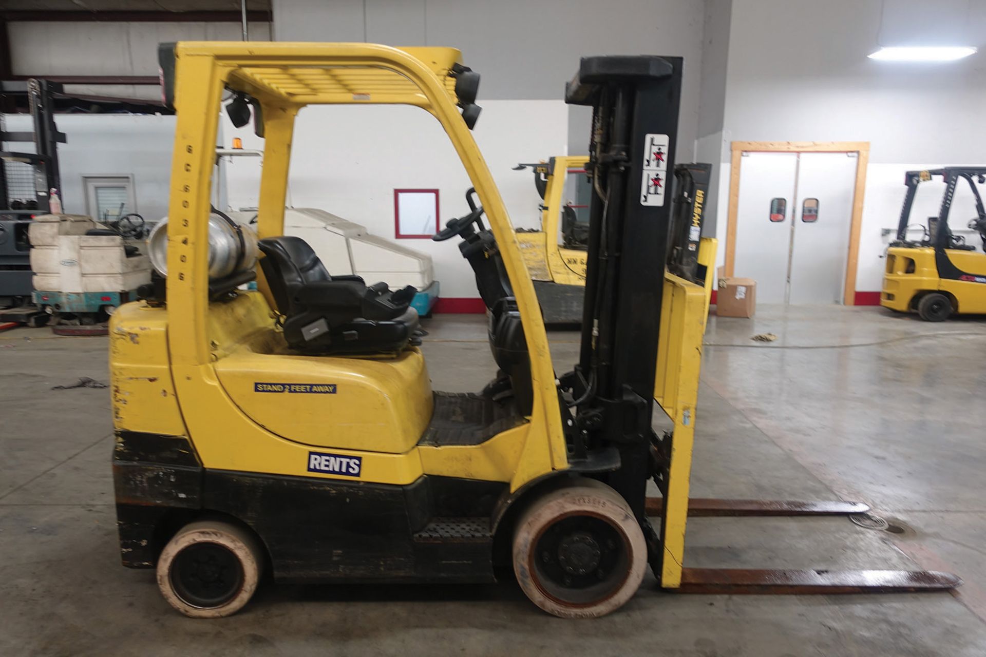 2009 HYSTER 6,000 LB. CAPACITY FORKLIFT; MODEL S60FT, S/N F187V14340G, LPG, SOLID NON-MARKING TIRES, - Image 3 of 5