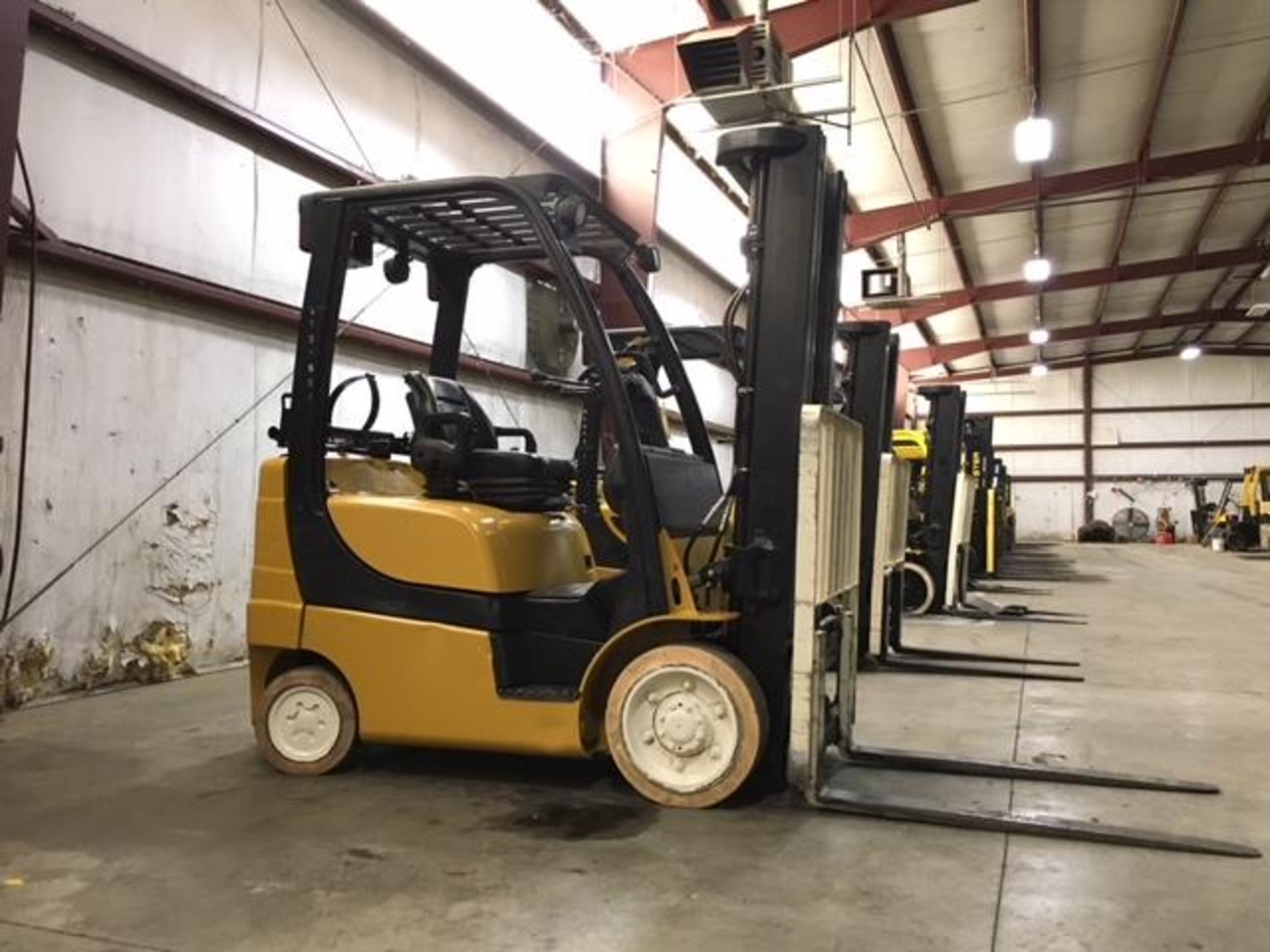 2011 YALE 5,000 LB. CAPACITY FORKLIFT; MODEL GLC050, S/N A910V18524J, LPG, SOLID NON-MARKING - Image 7 of 7