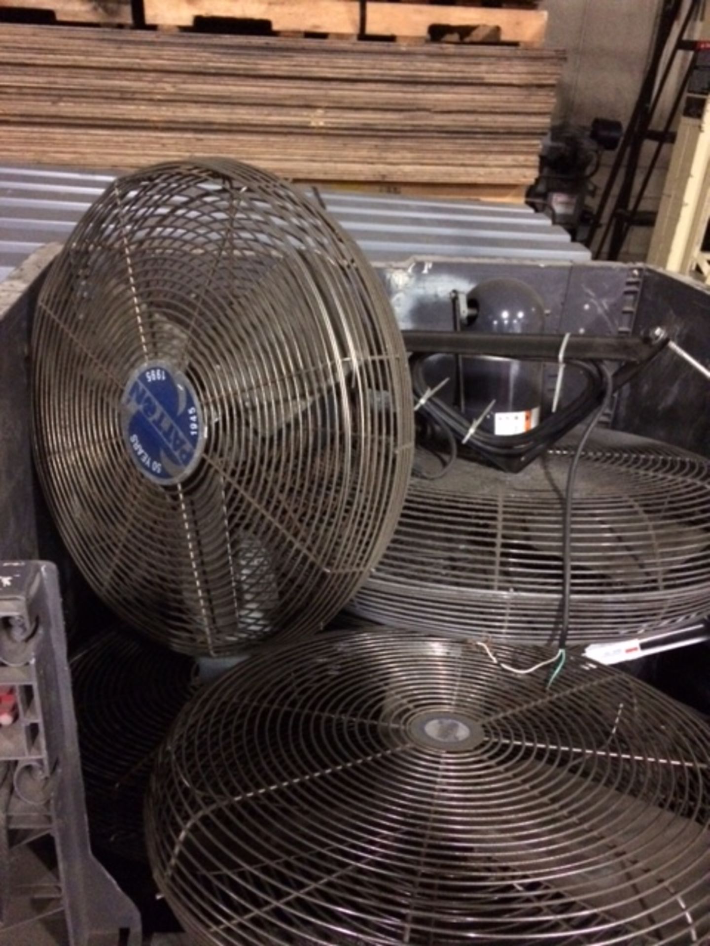INDUSTRIAL FAN 22" - 28" FIRST COME, FIRST SERVE - Image 2 of 2