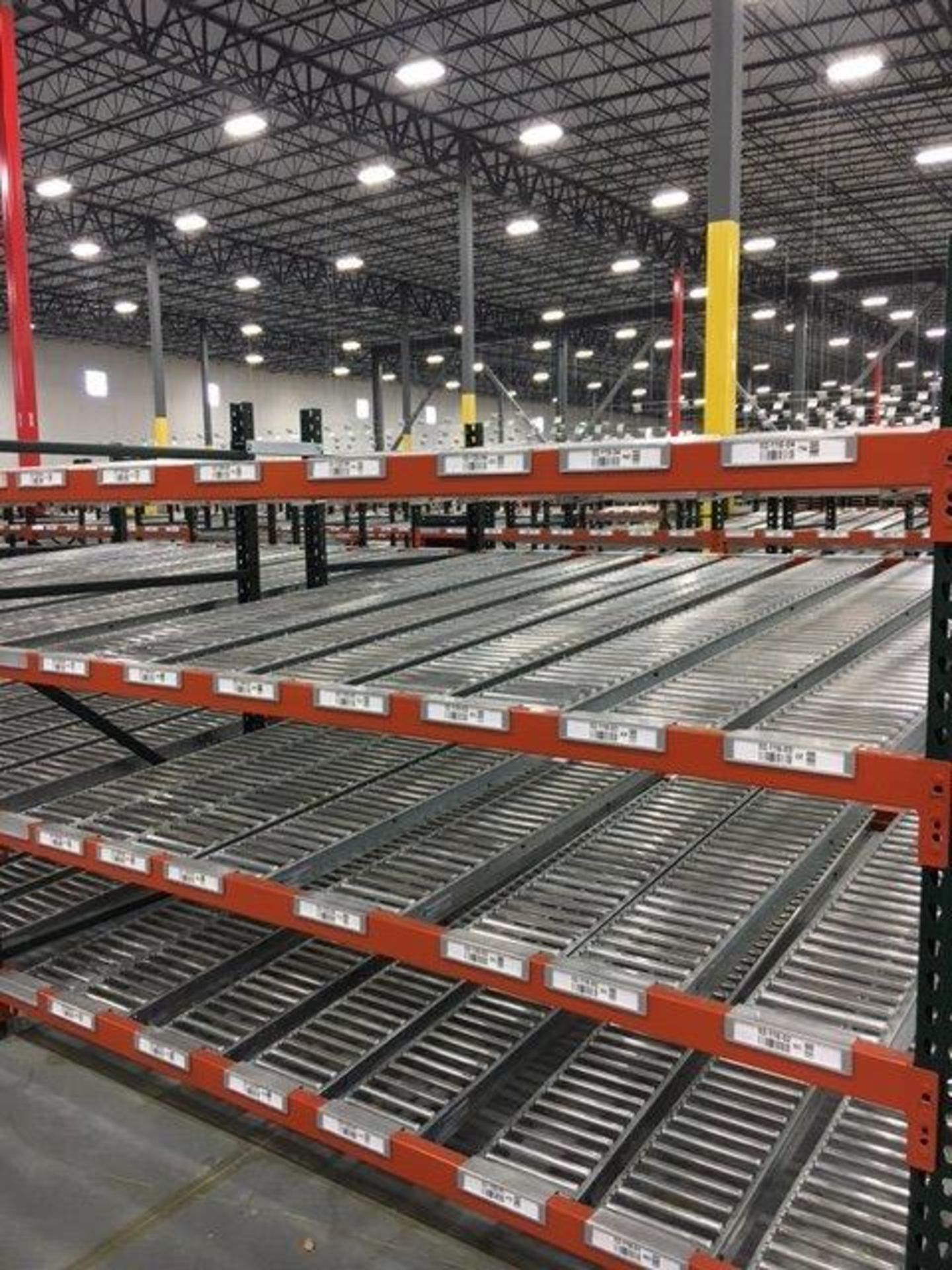 3 BAYS SPAN TRACK. INCLUDES (96) ROLLER TRACKS, (192) HANGERS, (36) TD BEAMS, (8) TD UPRIGHTS (3)