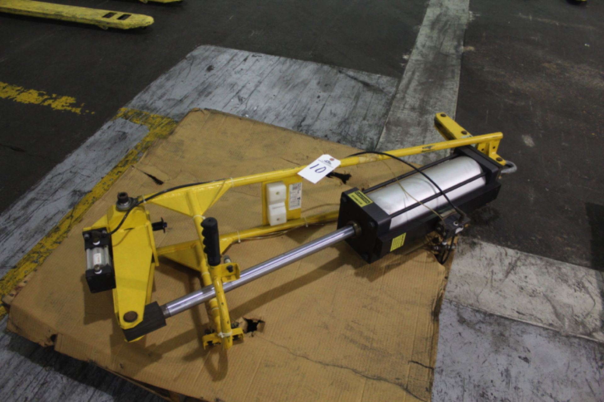 Tilt Lock Pneumatic Roll Handler | Rigging Price: Hand Carry