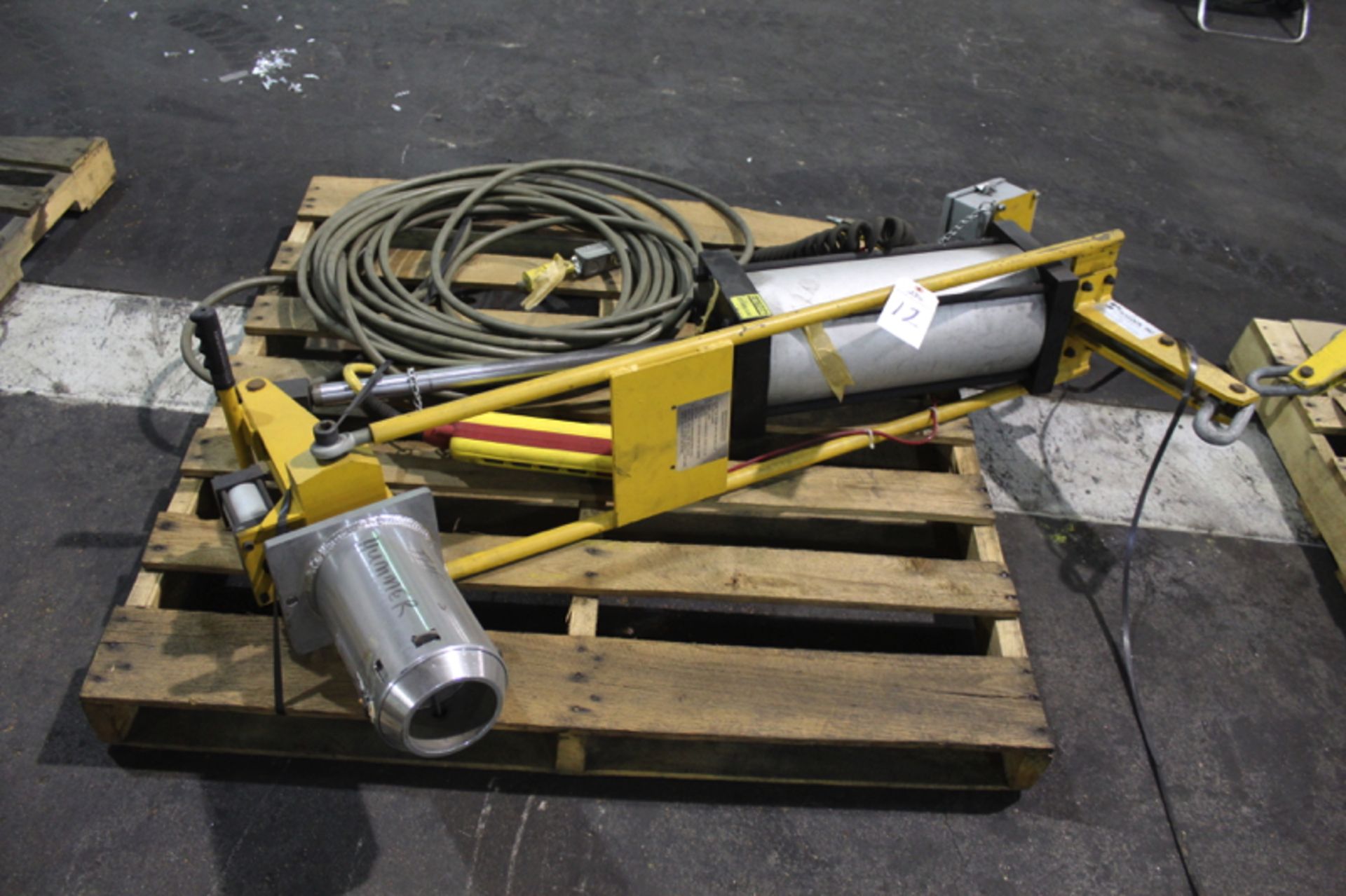 Tilt Lock Pneumatic Roll Handler | Rigging Price: Hand Carry