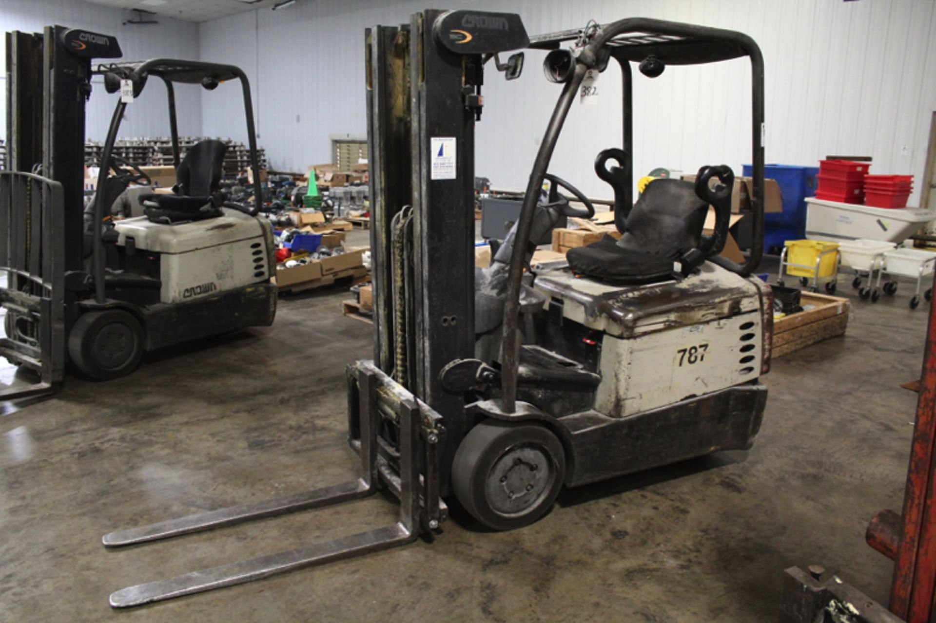 Crown 36 Volt Electric Forklift, 2750 Lb. Capacity, Sideshift, 4123 Hours, M# 55F-SS-A172, S/N