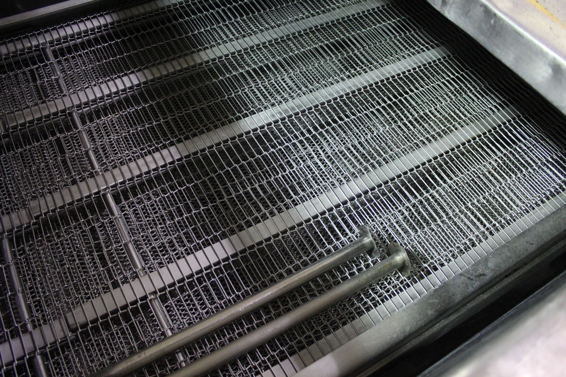 Stainless Steel Continuous Submersion Cooking Conveyor with Top Hold Down Belt, 30" Belts, 35"W X 23 - Image 3 of 4