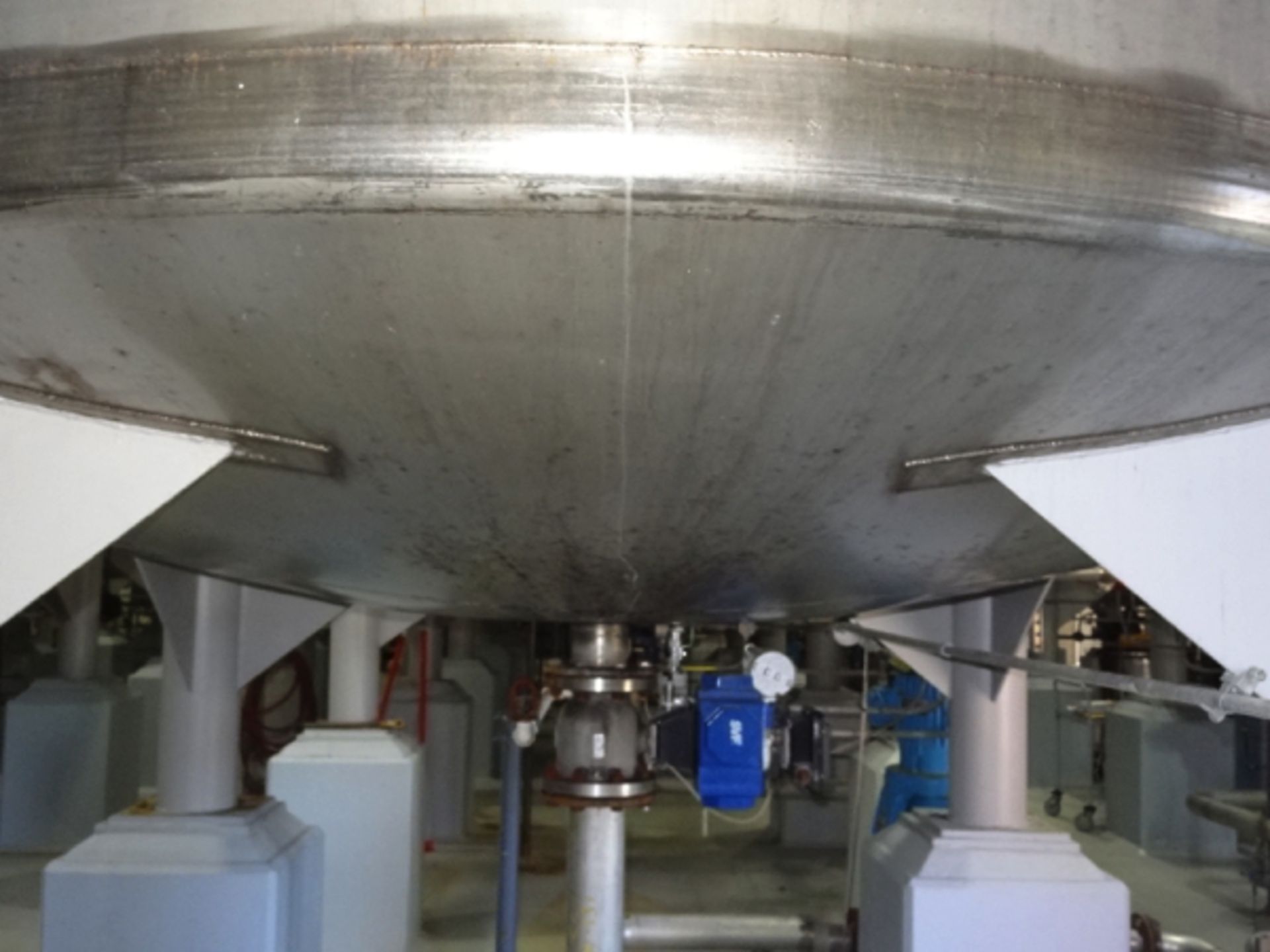 11,500 Gallon SS Vertical Agitated Tank, Dome Top, Dish Bottom, Side Bottom Agitator, Top Manway, - Image 5 of 11