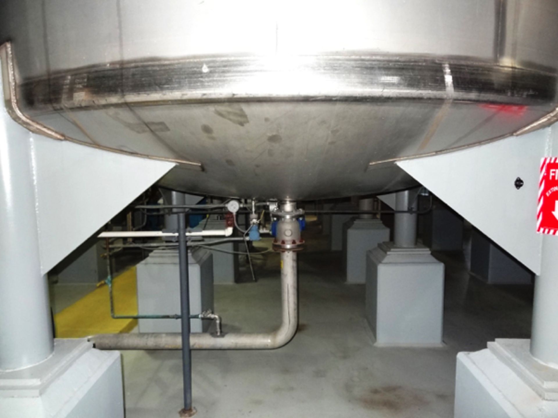 11,500 Gallon SS Vertical Agitated Tank, Dome Top, Dish Bottom, Side Bottom Agitator, Top Manway, - Image 9 of 12