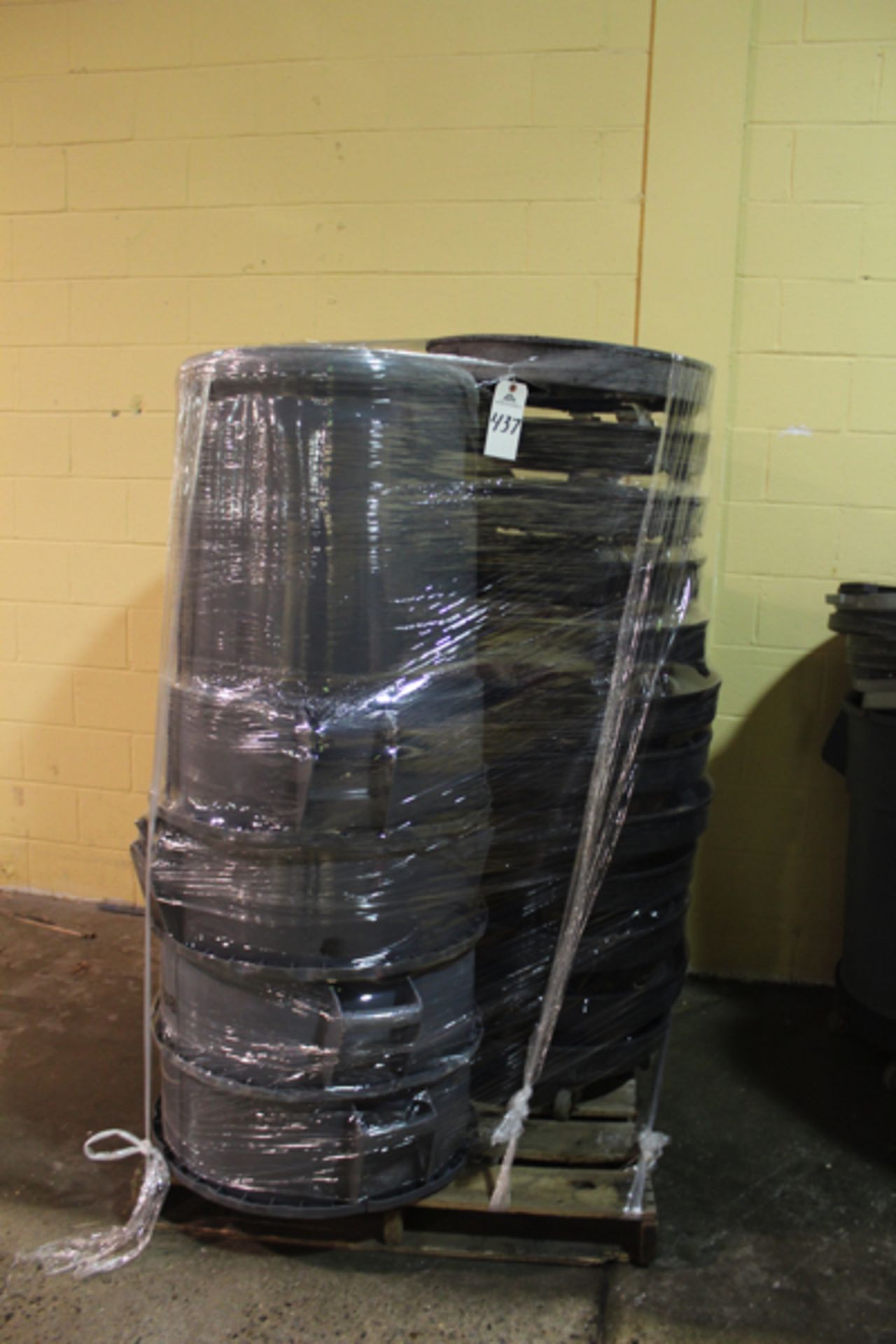 Lot of Garbage Cans, W/ Lids & Carts | Rigging Price: $10 or May Hand Carry