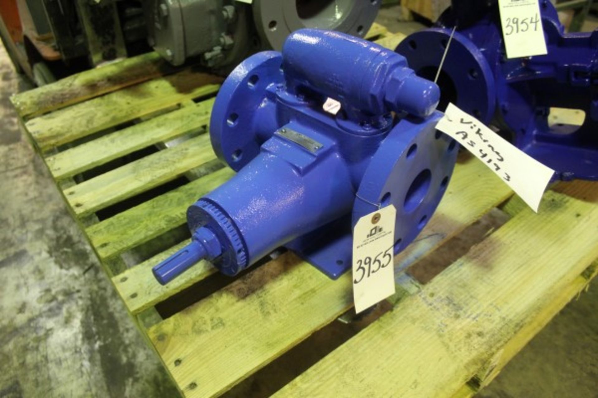 Viking AS4193 Gear Pump | Seller to load for $10 per lot or buyers may remove hand carry items by