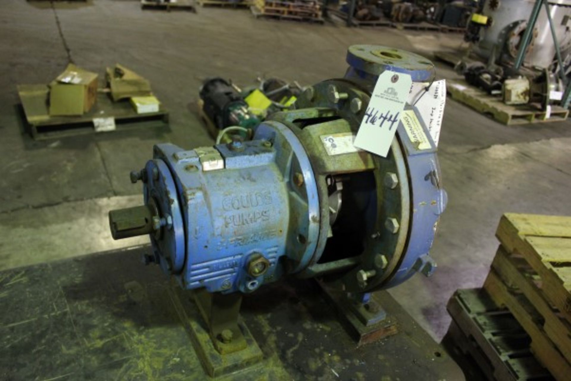 Griswold 1.5 x 3 - 12 LF Iron Pump | Seller to load for $10 per lot or buyers may remove hand