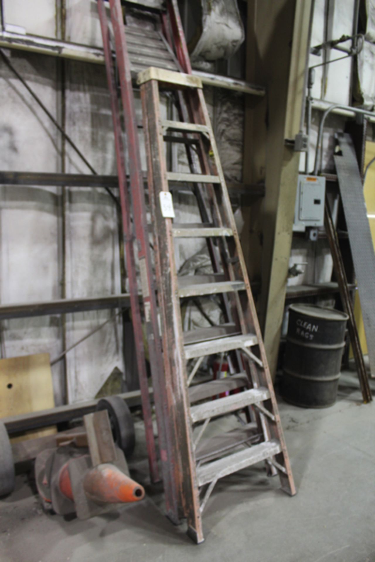 Lot of (2) Fiberglass Step Ladders | Location: Maintenance Building