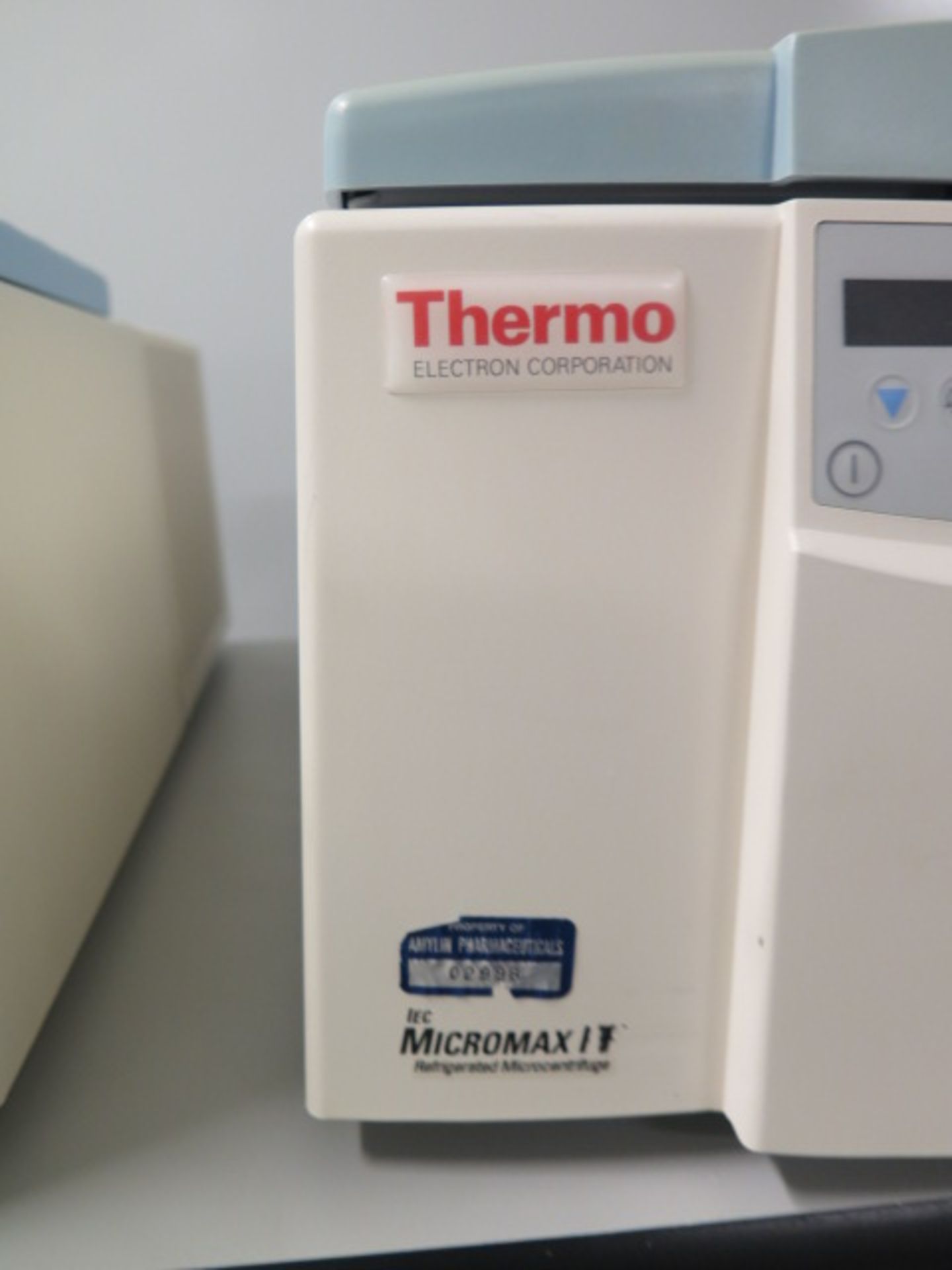 Thermo Electron "Micromax RF" mdl. 120 Refrigerated Microcentrifuge s/n 3592F2027 | Loading - Image 4 of 5