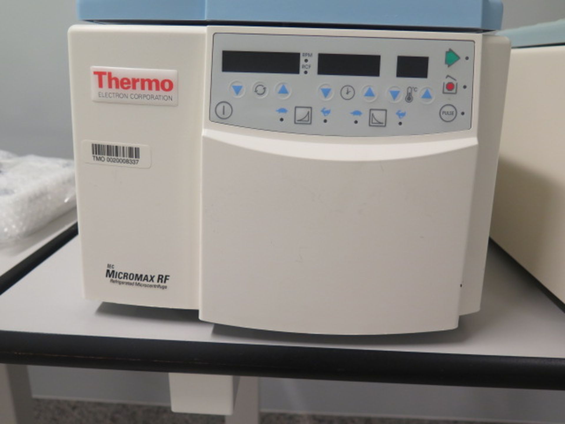 Thermo Electron "Micromax RF" mdl. 120 Refrigerated Microcentrifuge s/n 3592F2159 | Loading - Image 2 of 5