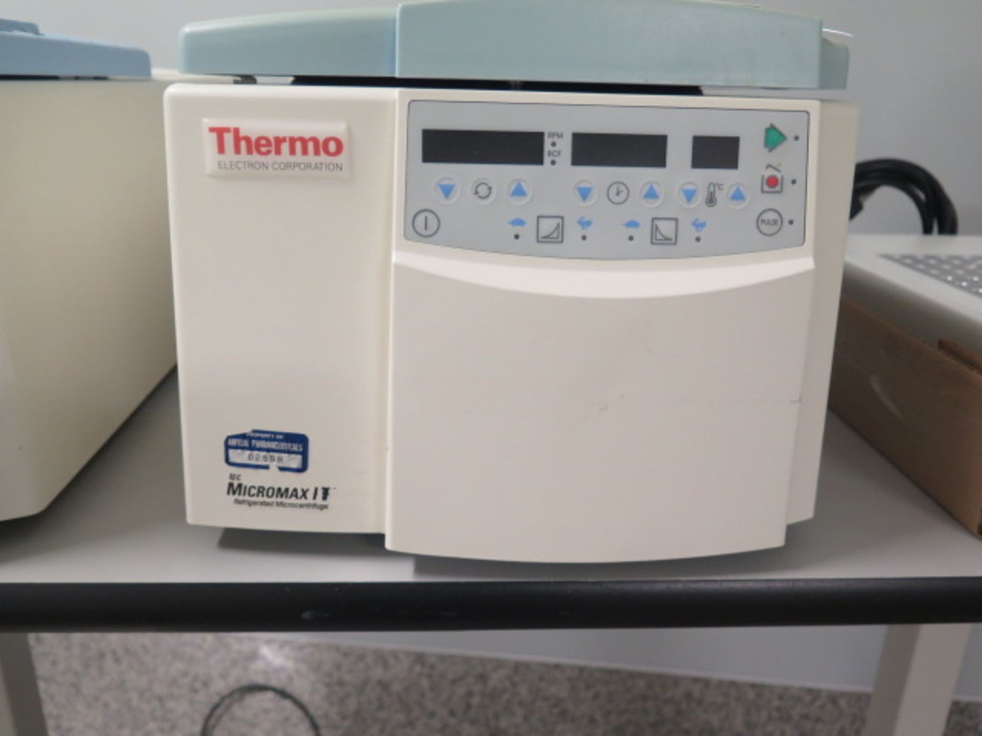 Thermo Electron "Micromax RF" mdl. 120 Refrigerated Microcentrifuge s/n 3592F2027 | Loading - Image 2 of 5