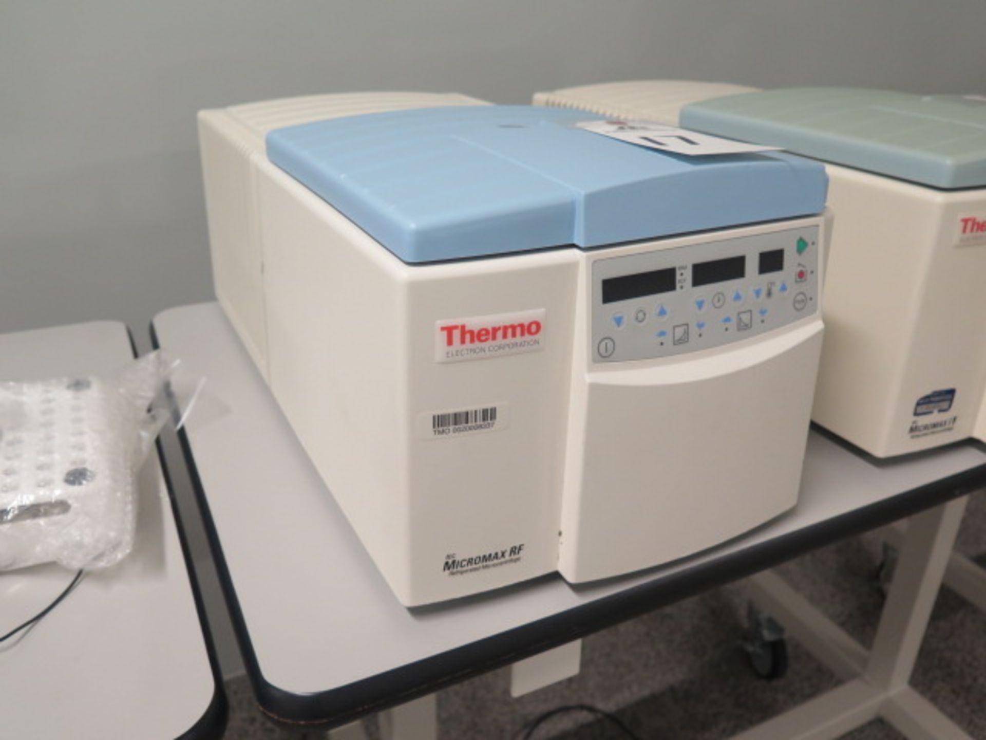 Thermo Electron "Micromax RF" mdl. 120 Refrigerated Microcentrifuge s/n 3592F2159 | Loading